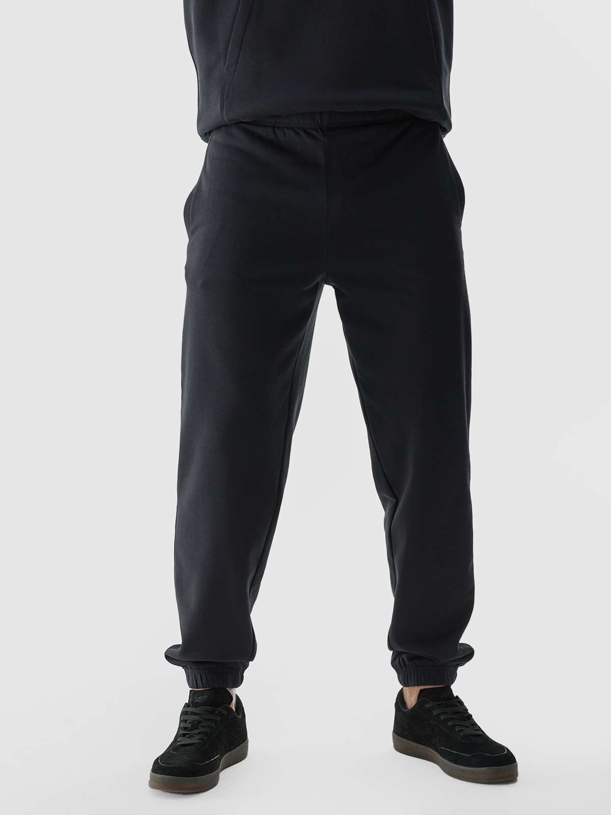 joggerové tepláky 4F 4FWAW24TTROM0785-20S vel. M