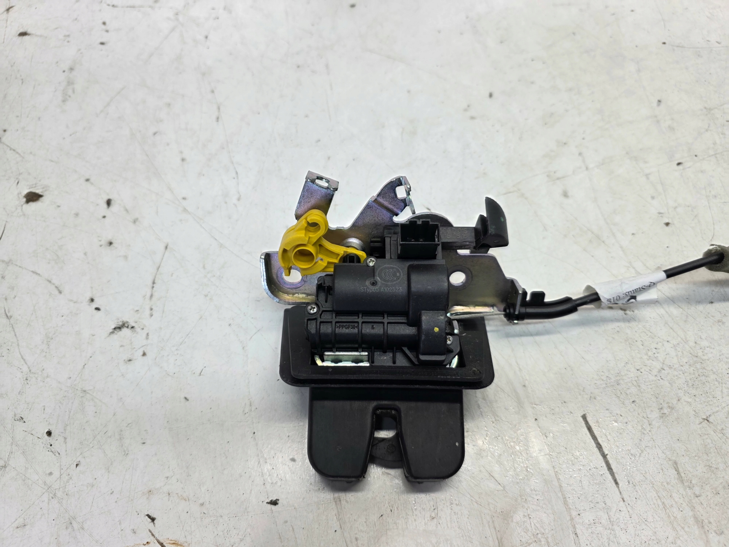 lock bonnet rear part AUDI A4 B9 A5 8W Q7 4M 4M0827506D
