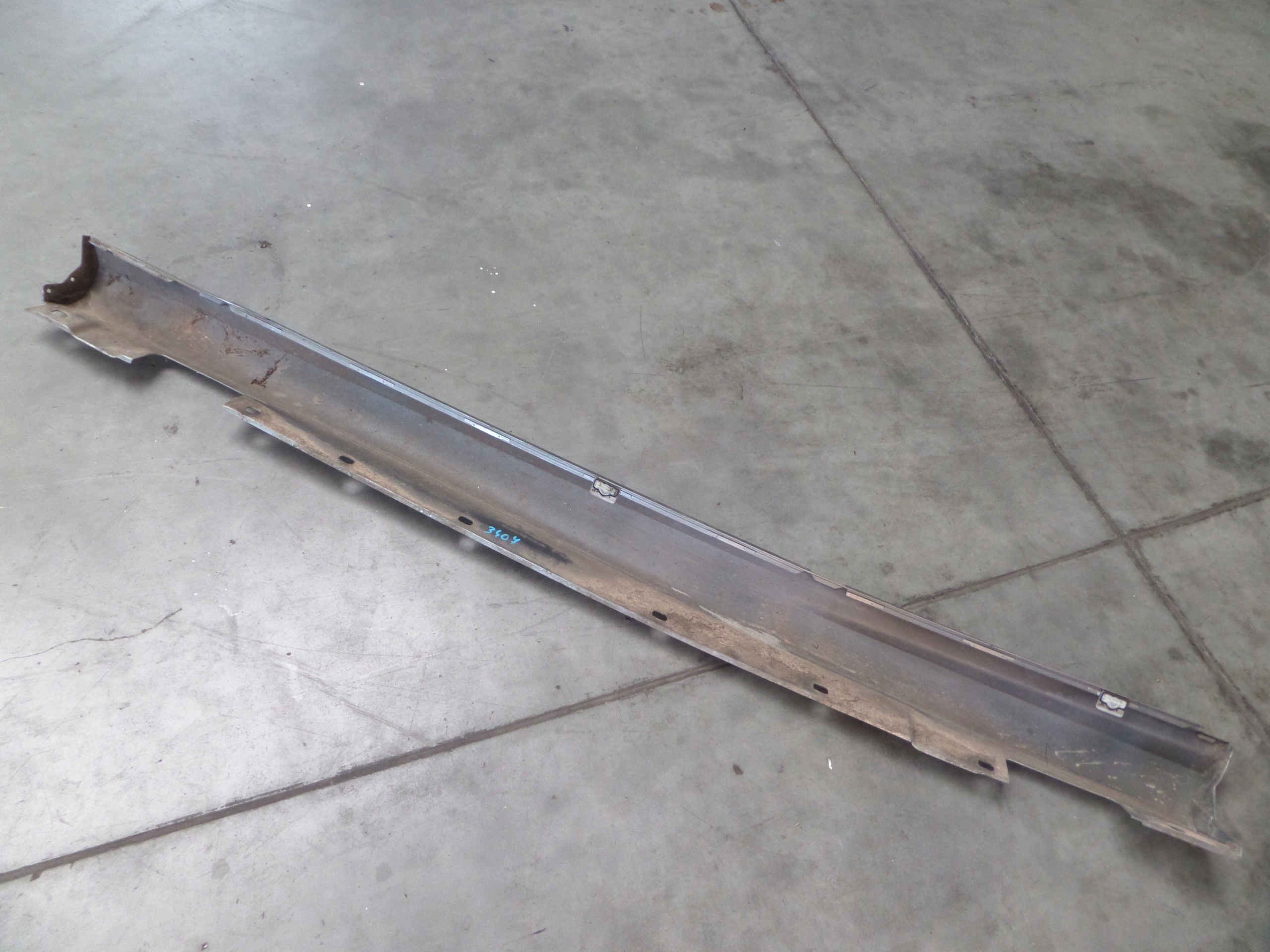 Mercedes-Benz OE A2046981454 moulding threshold