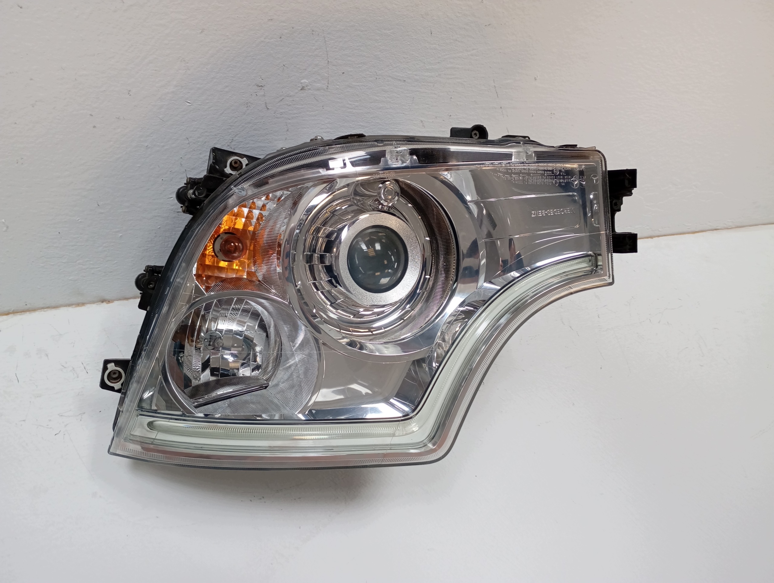 REFLEKTOR front light XENON MERCEDES ACTROS MP4 A9618205239 20R