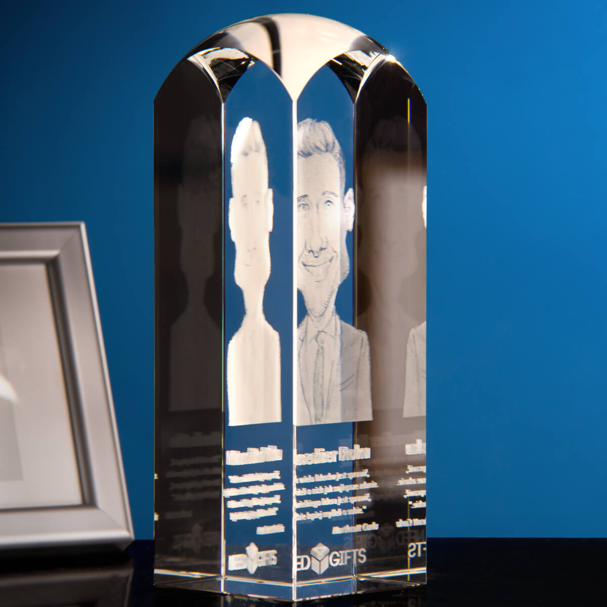 Karykatura w krysztale PREZENT DLA PRACOWNIKA SZEF Informacje dodatkowe z grawerem