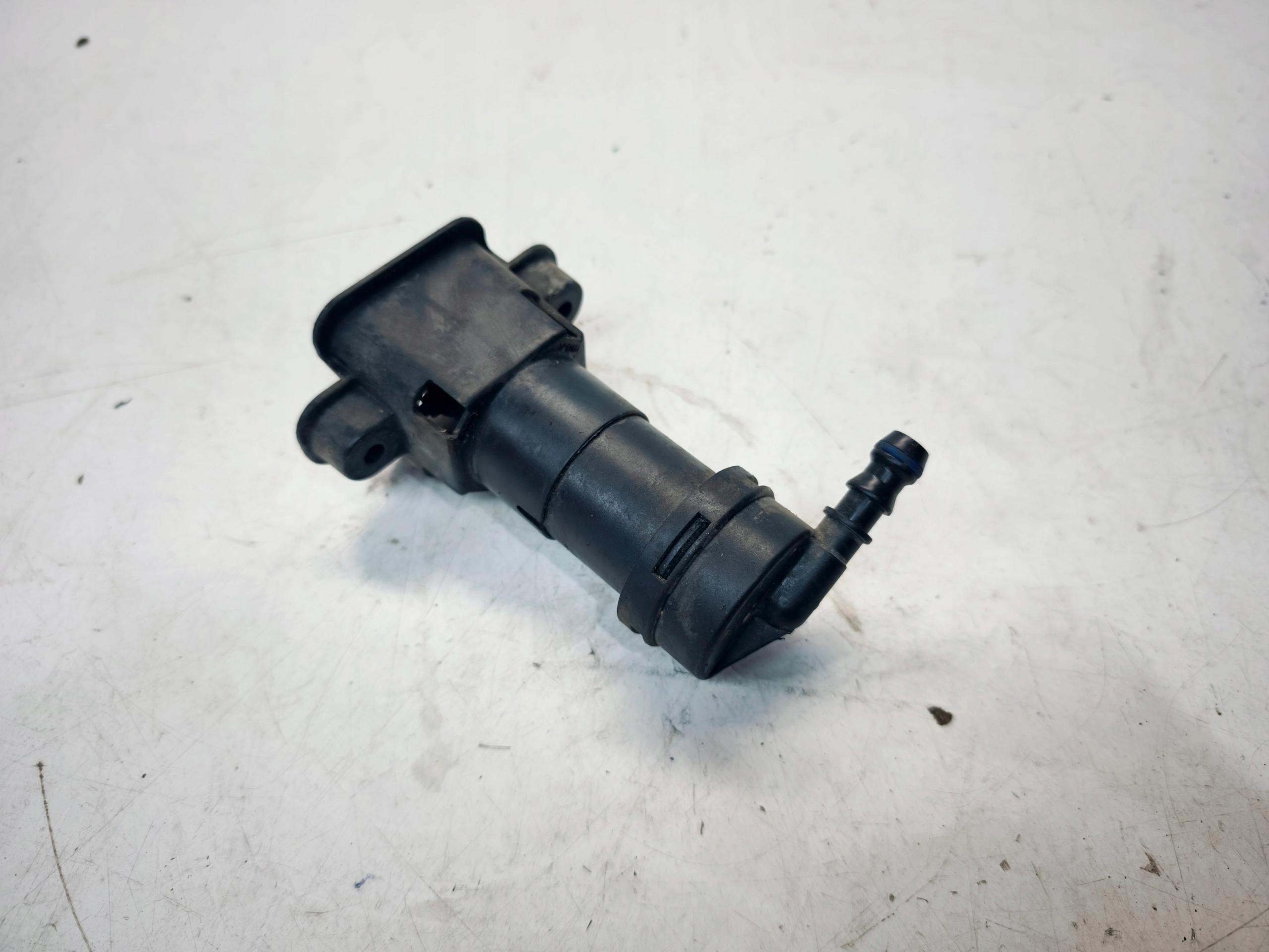 washer REFLEKTORA left AUDI A4 B6 8E0955101