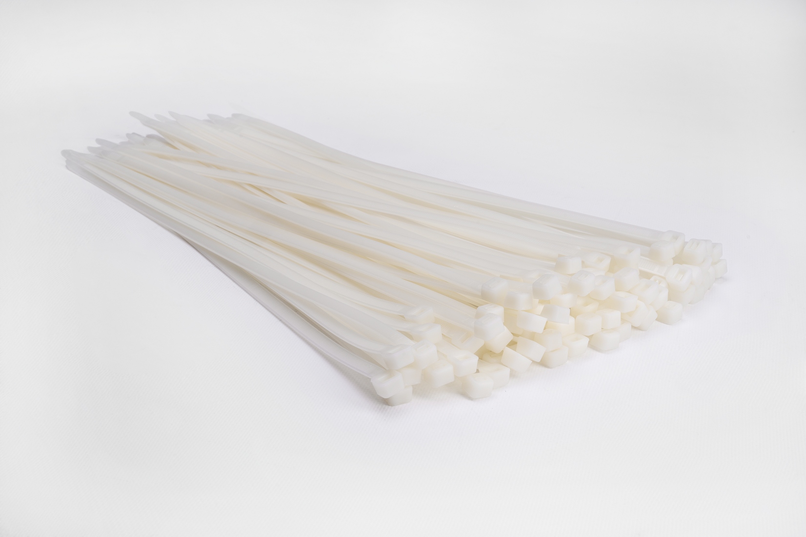 

Opaski Zaciskowe Trytki Drel 10 szt. 9mm x 1200mm