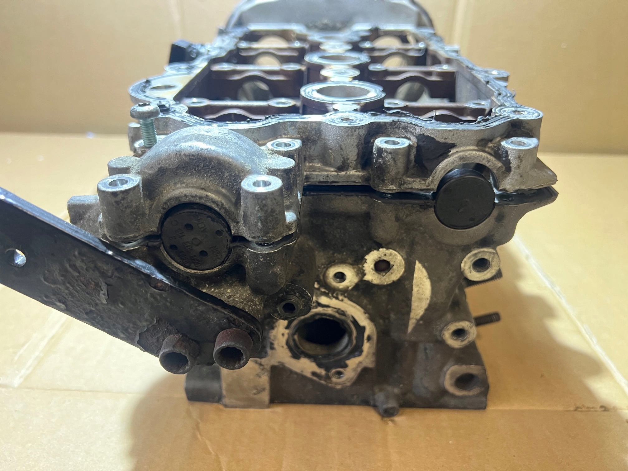 AUDI A6 C6 2.4 V6 BDW head. of the engine left 06E103373D 06E103285C