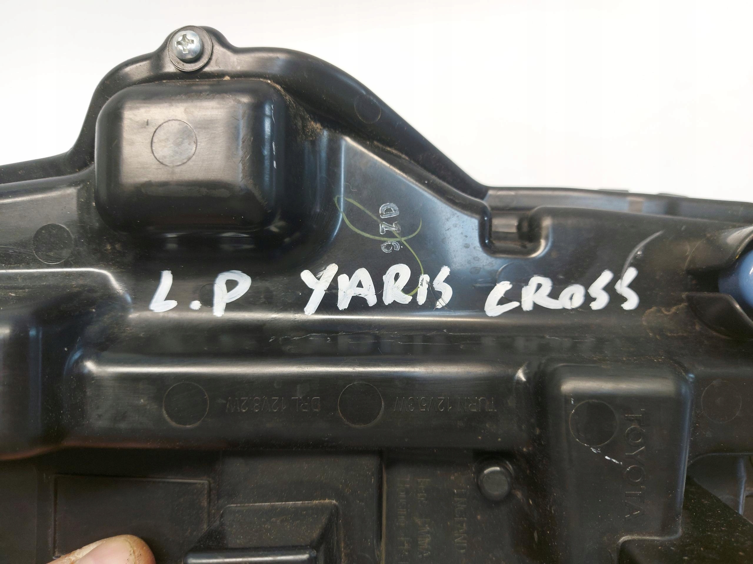 Toyota Yaris CROSS LAMPA LED ŚWIATŁO DRL LEWE PRZÓD Producent części Toyota OE