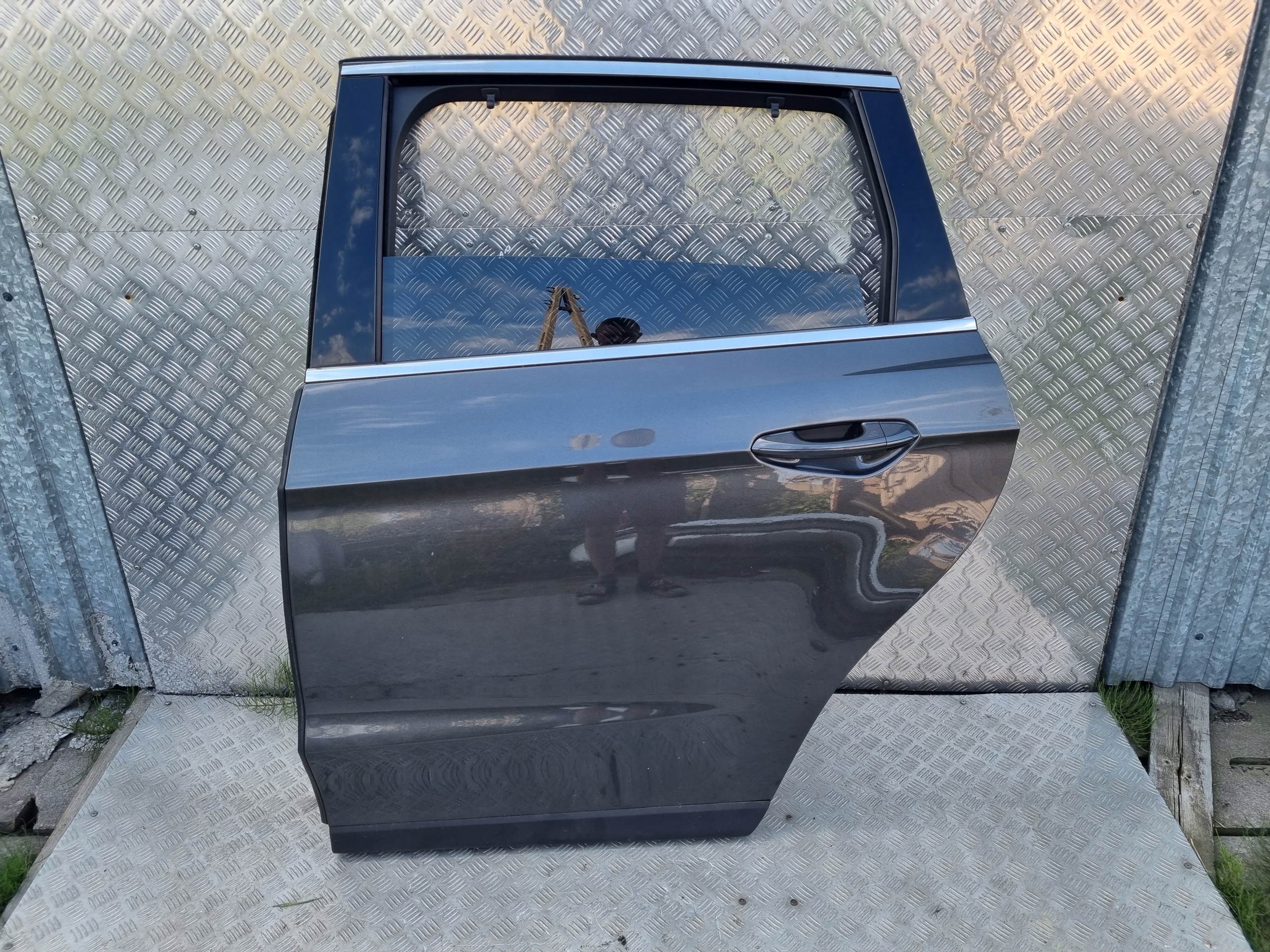 FORD S MAX 2017 ROK DRZWI LEWE TYŁ TYLNE Numer katalogowy części EM2B-R24631-