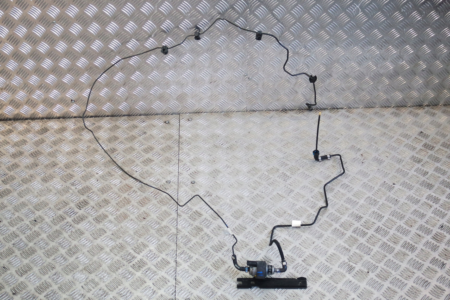 Топливный насос MERCEDES W167 WEBASTO A1674705700