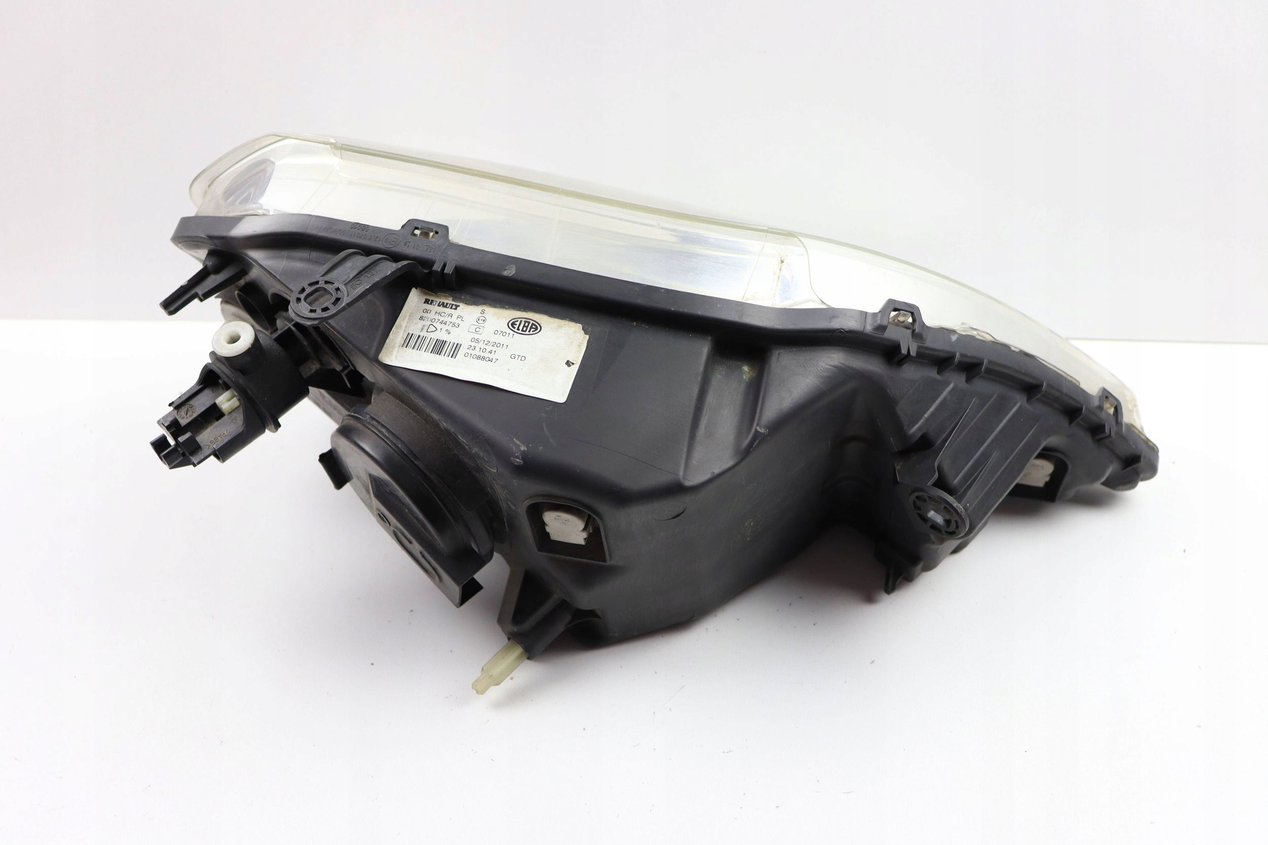 DACIA LOGAN and light front left front EUROPA 8200744753 01088047