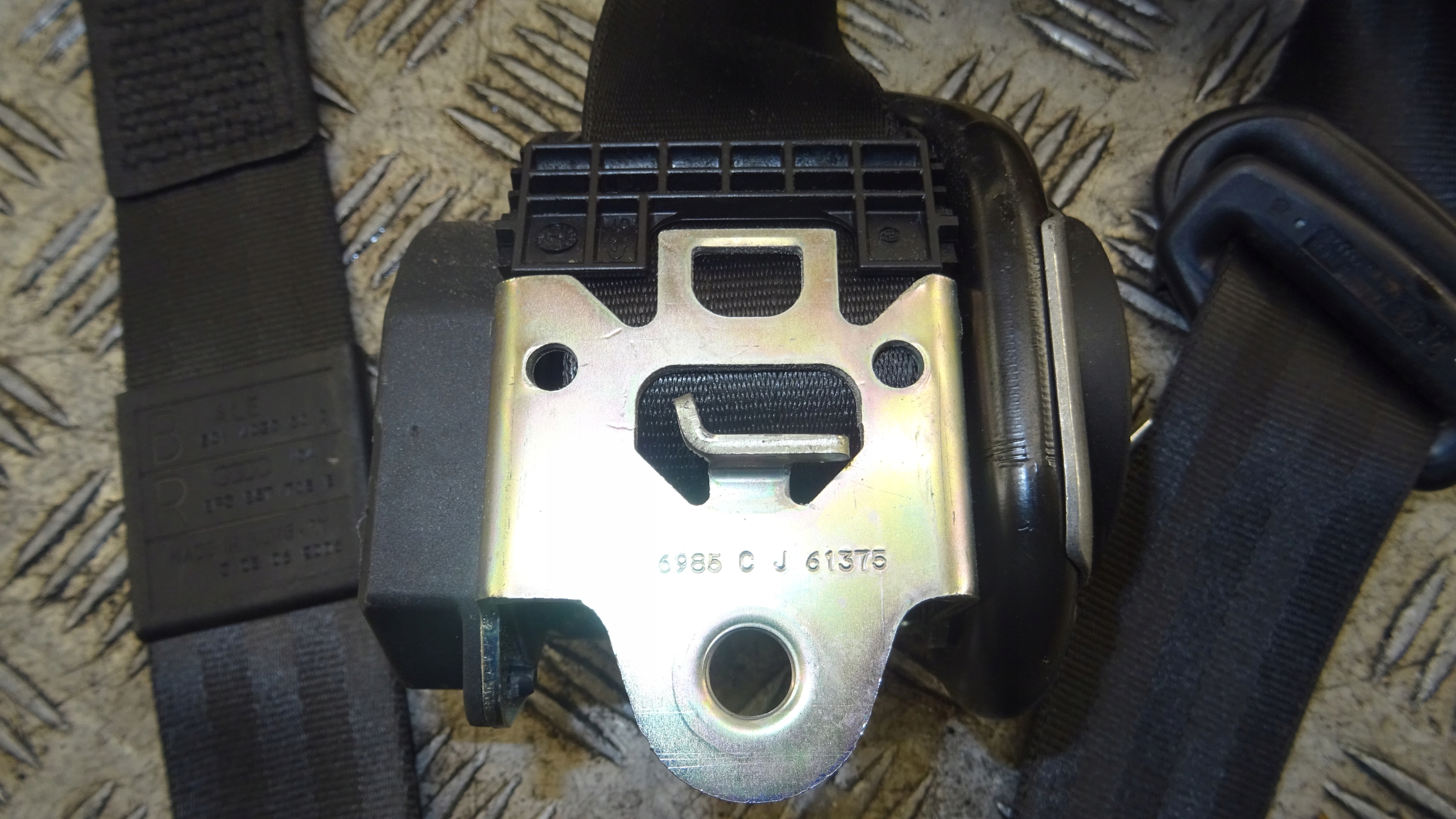 Audi A3 8P 3D tension belt right front 8P3857706B