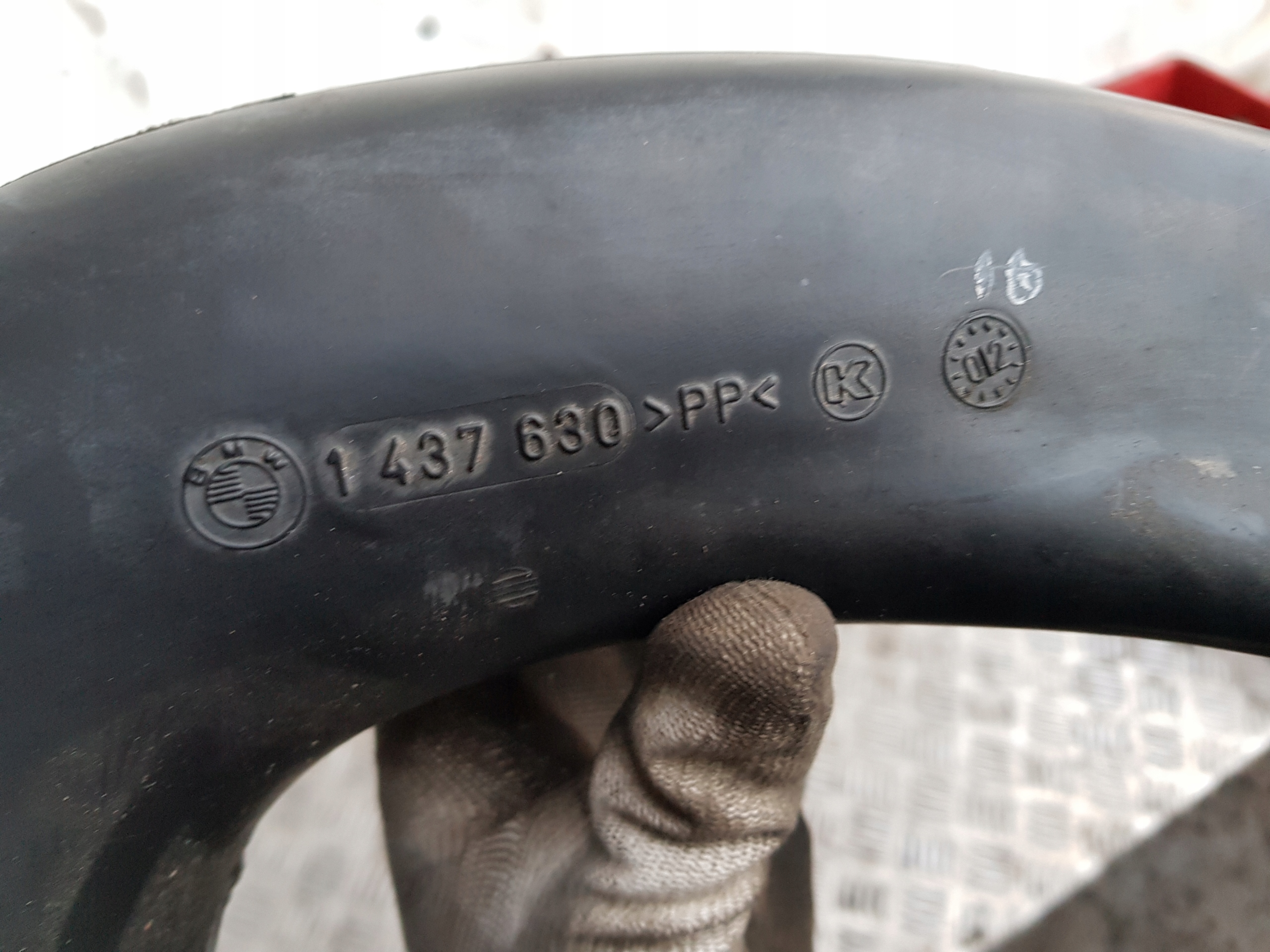 BMW E39 525I air hose 1437630