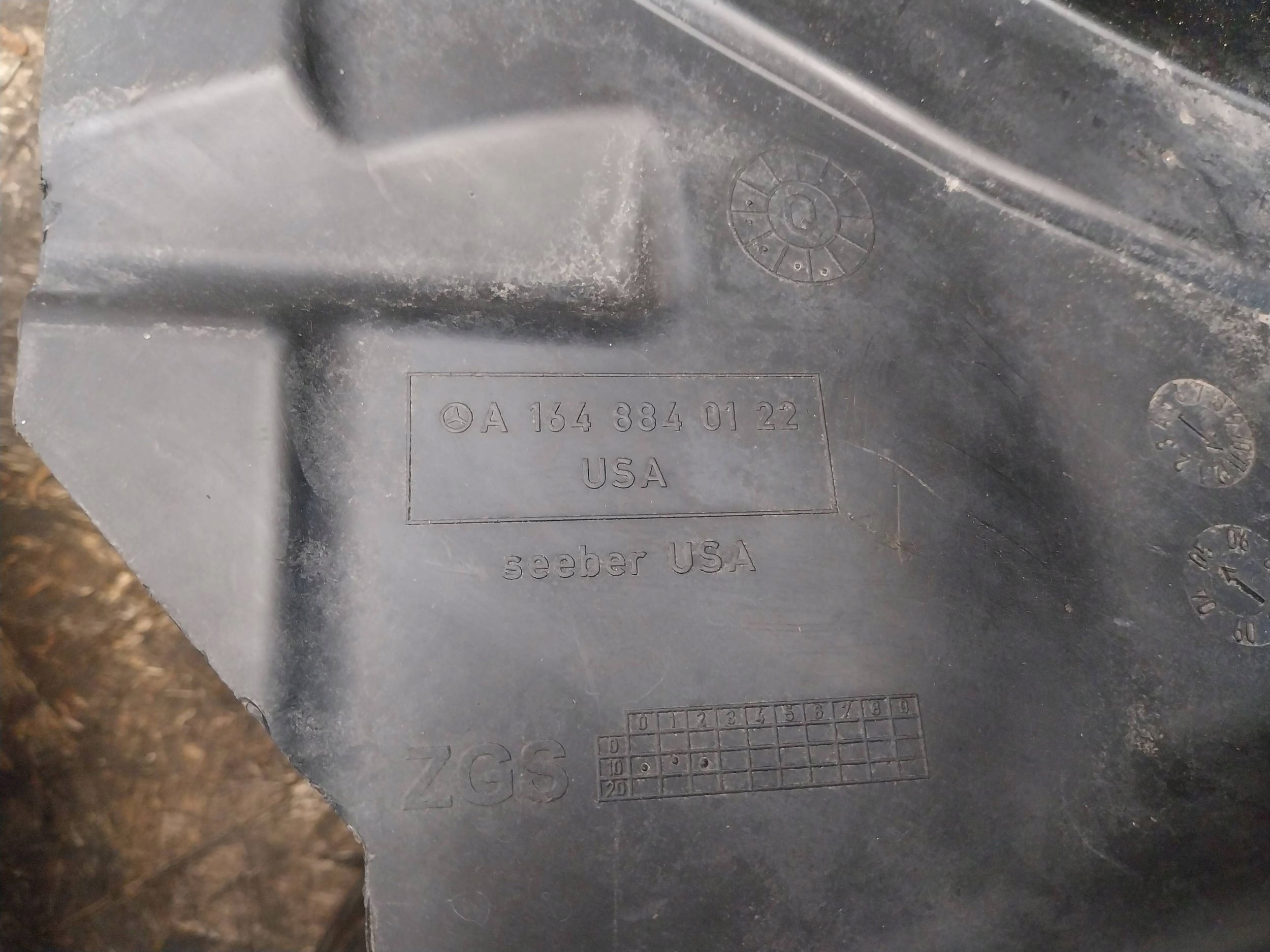 mudguard left front A1648840122 MERCEDES ML W164