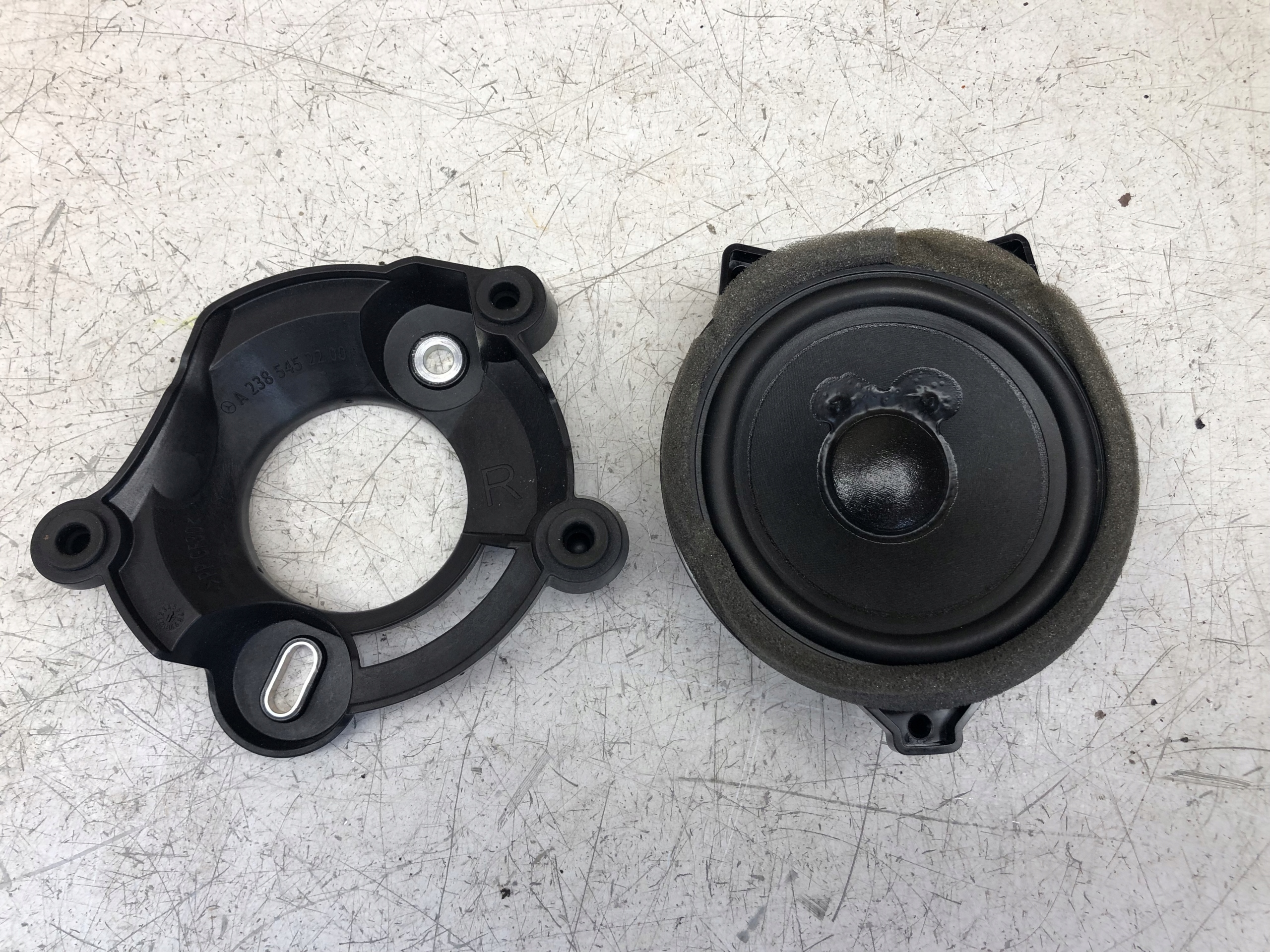 MERCEDES E W238 COUPE speaker door right