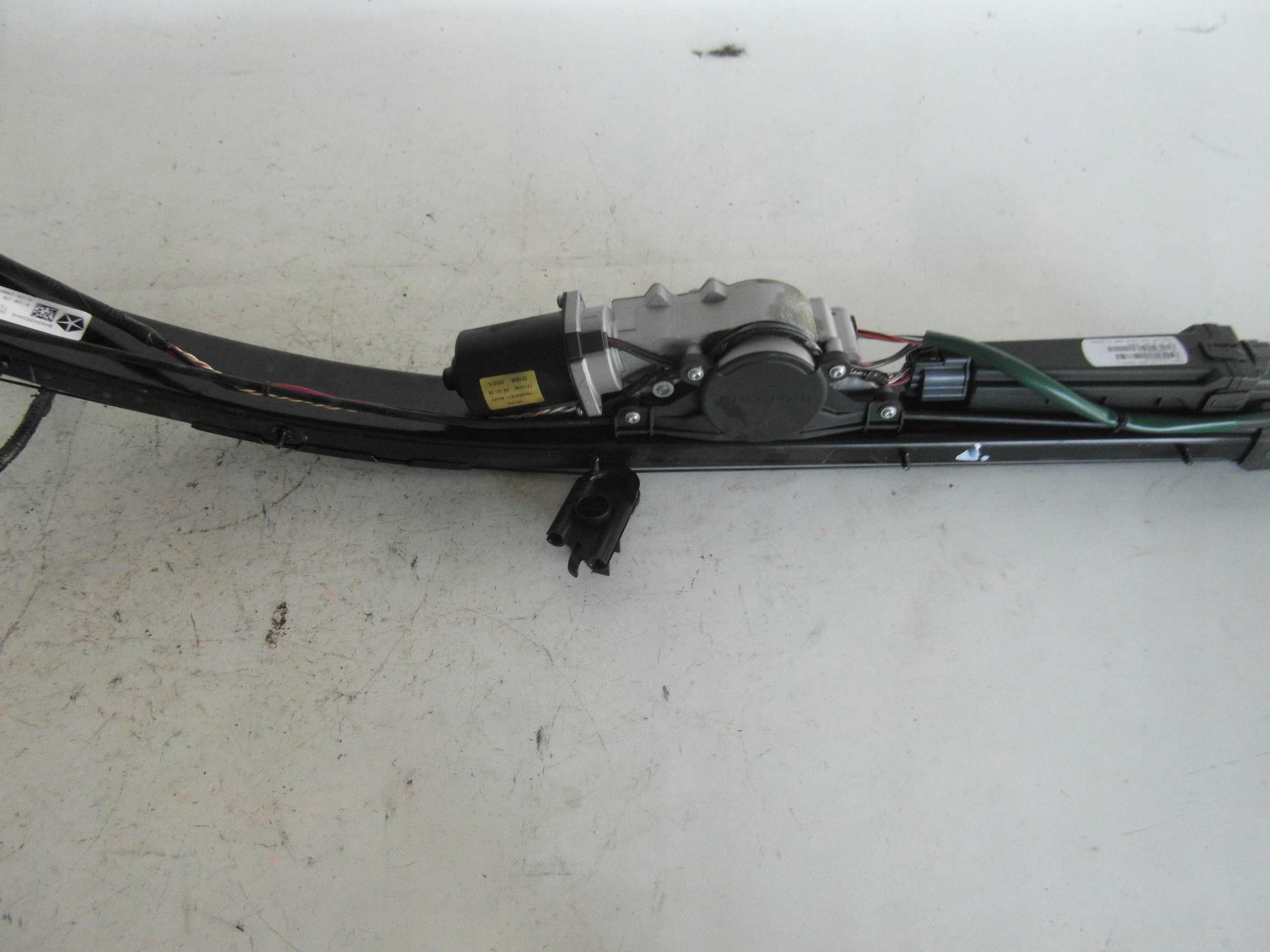 CHRYSLER VOYAGER 08 MECHANIZM OTWIERANIA DRZWI Car type 4x4 SUV