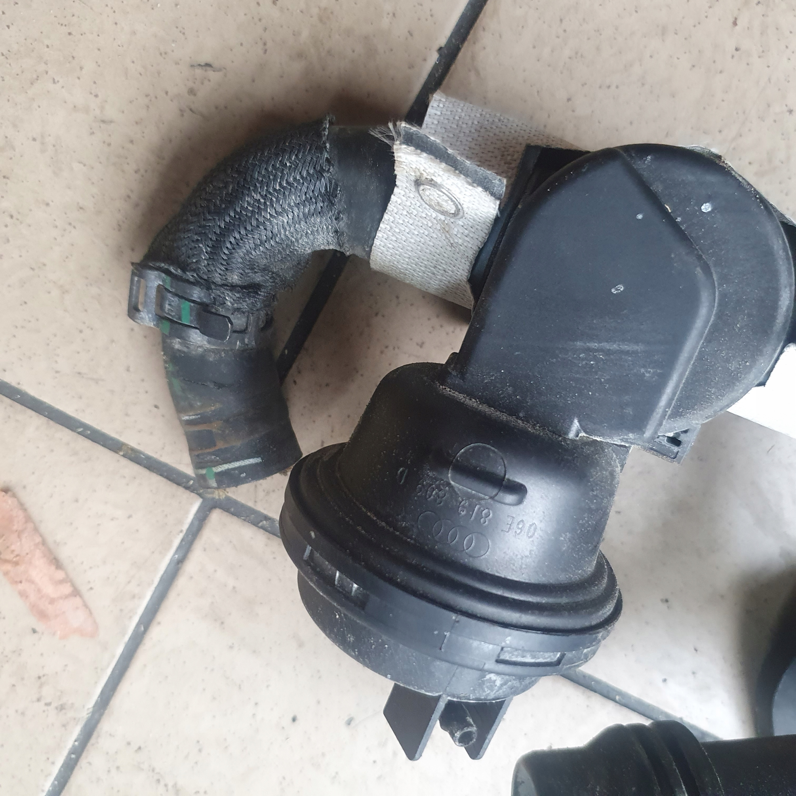 ZAWÓR WODY PŁYNU AUDI 3.0 TFSI CRE 06E819809D