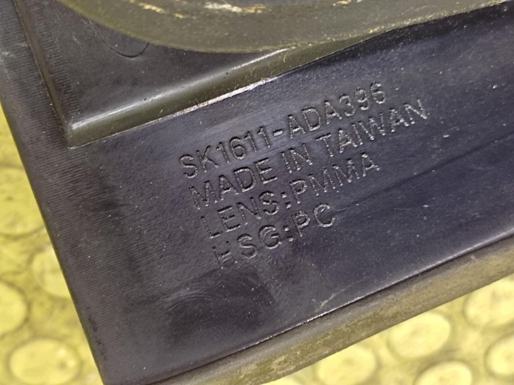 AUDI A3 8L light left rear part