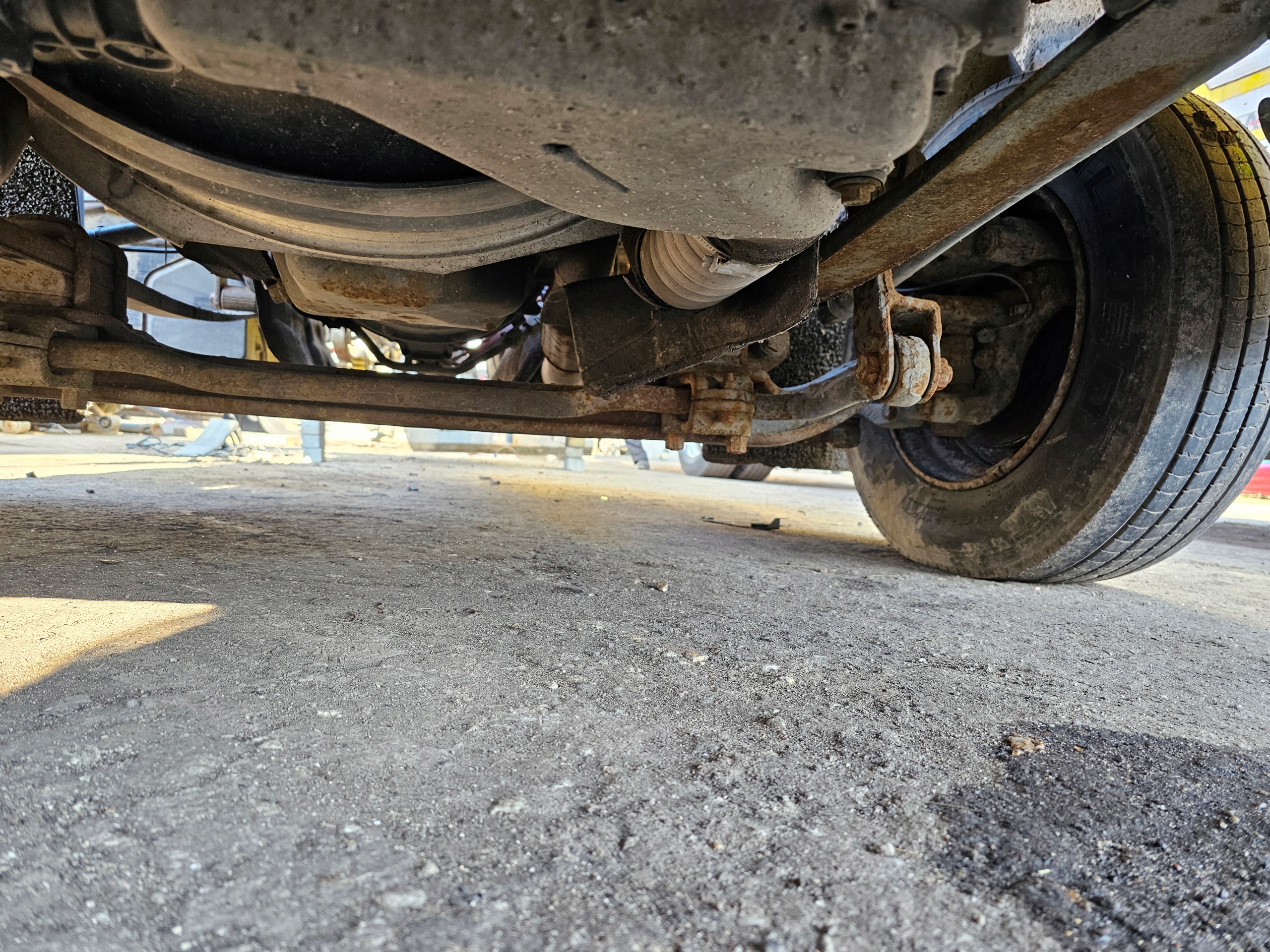 BELKA OŚ PRZEDNIA PIASTY ZWROTNICE RENAULT MIDLUM DXI FELGI 17.5 06-14 rok Producent części Renault OE