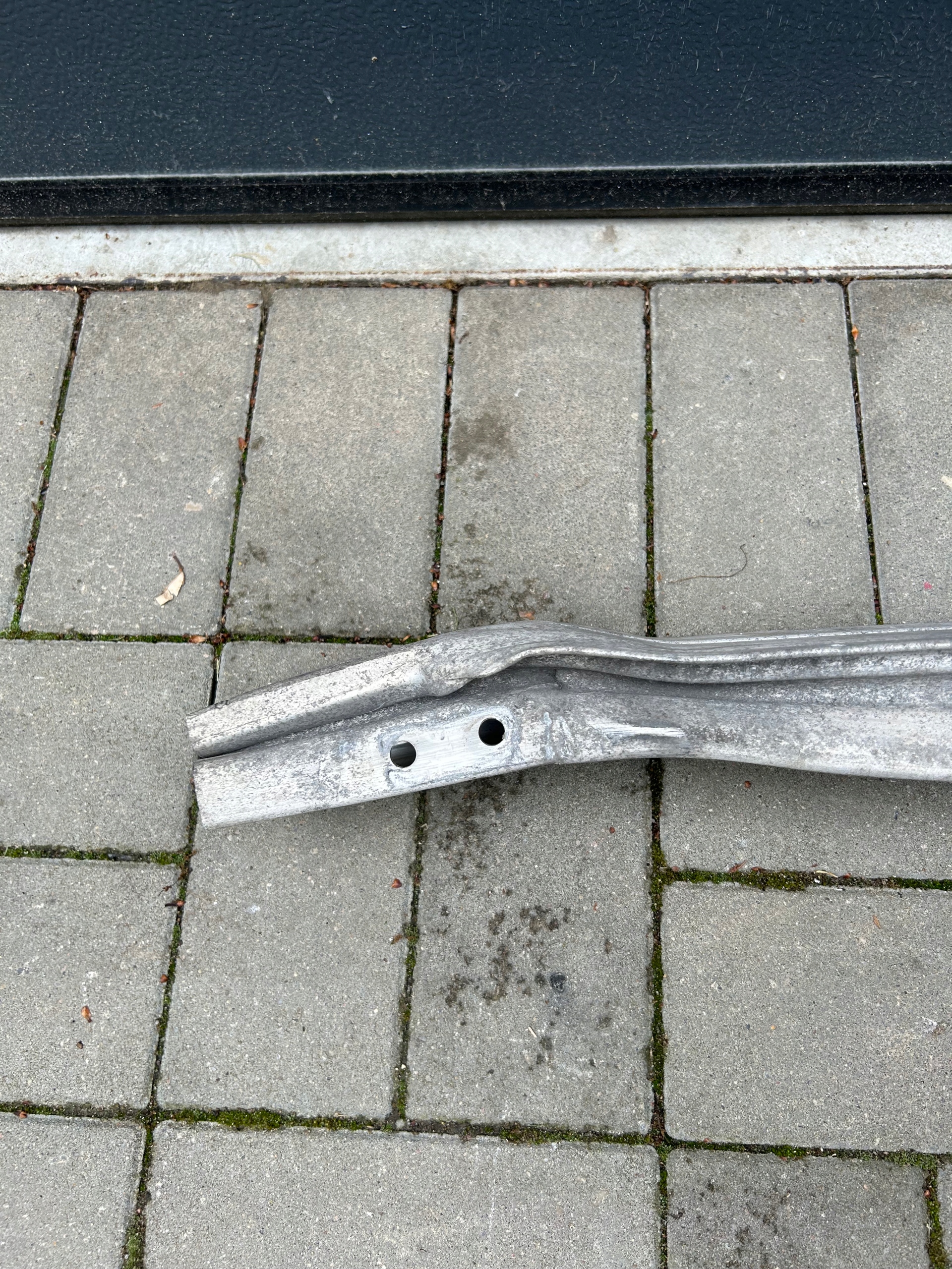 Audi Q5 8R sider pillar of a bumper front