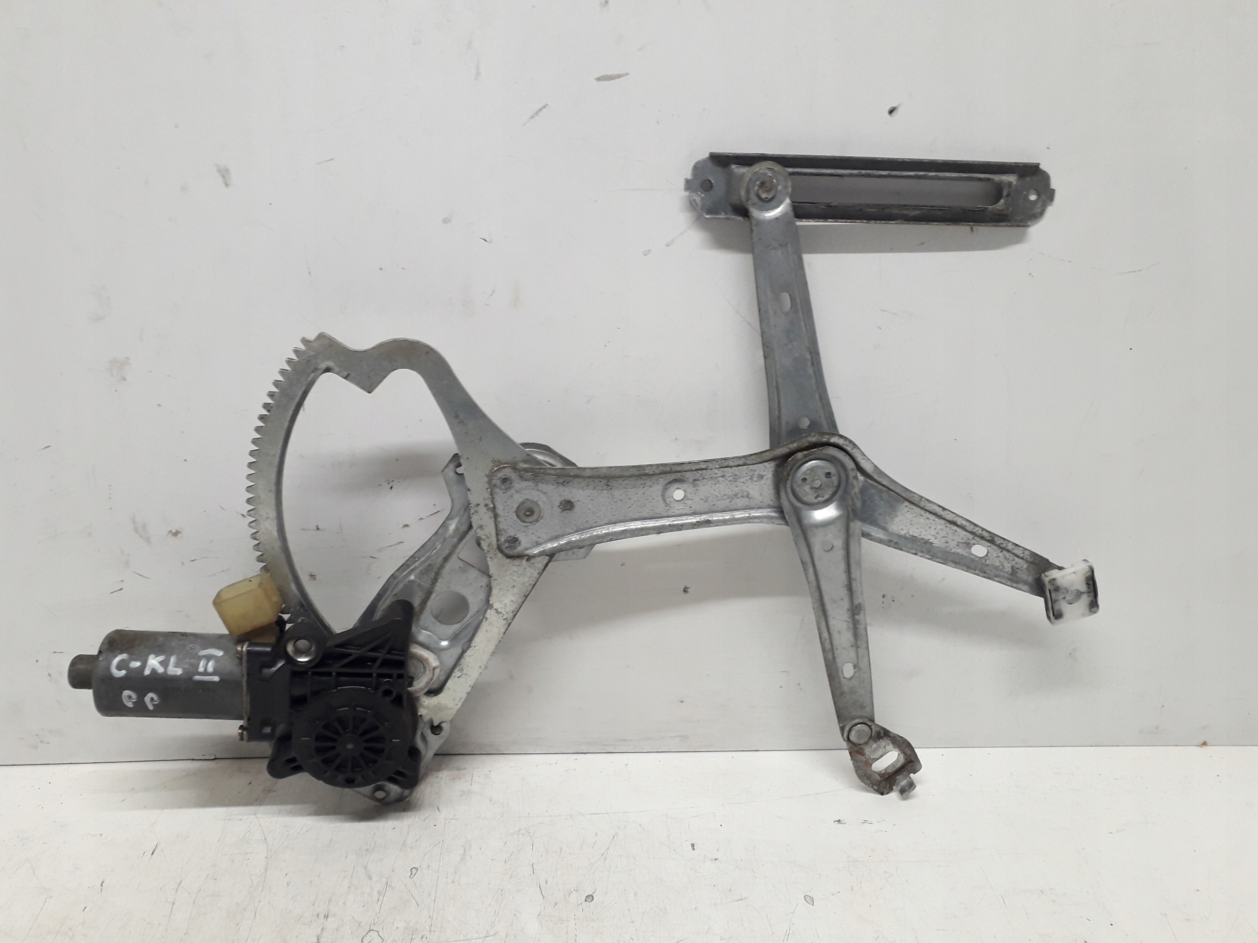 MERCEDES C KLASA W202 93-01 PODNOŚNIK MECHANIZM SZYBY PRAWY PRZÓD W202/R170