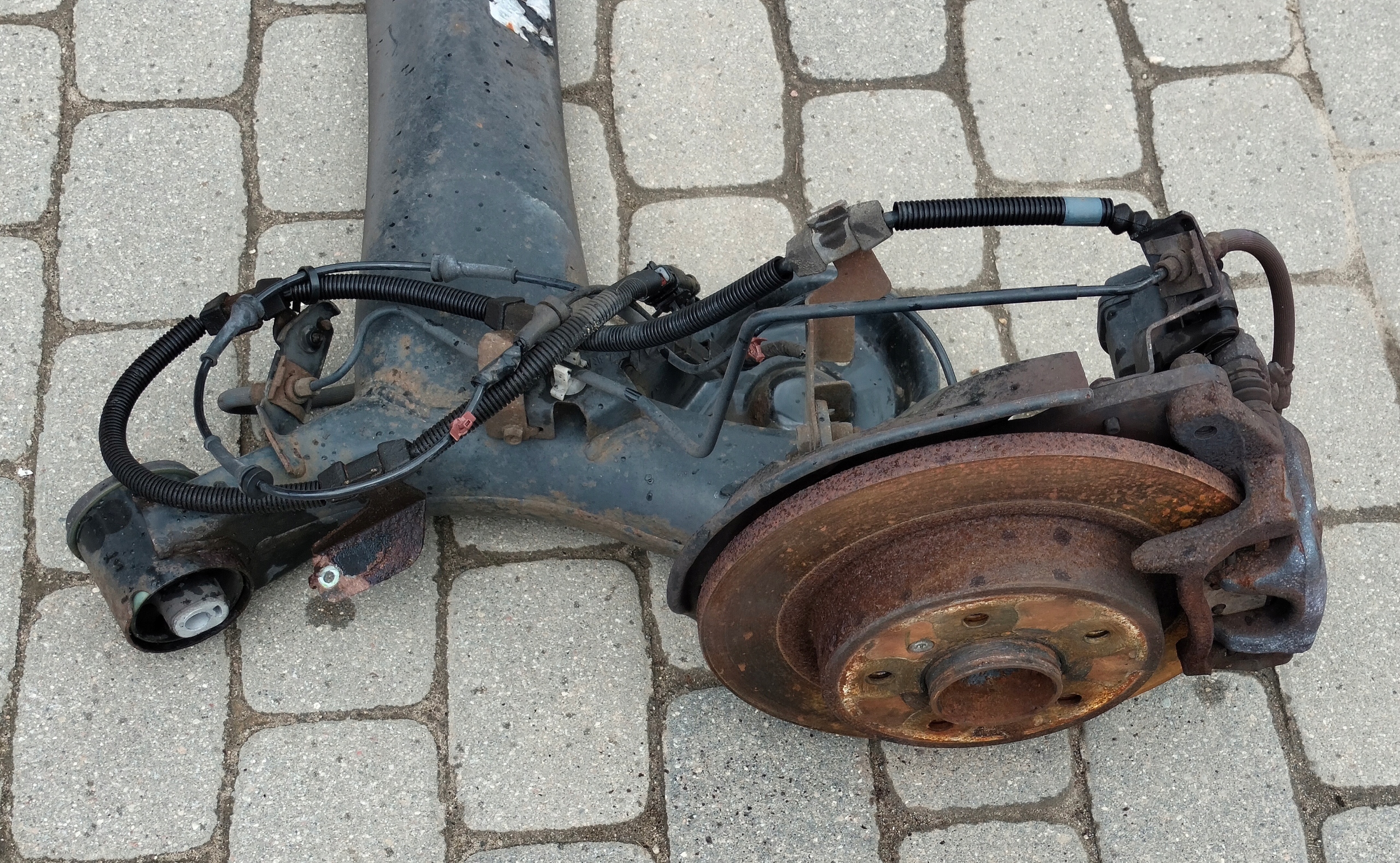 NISSAN QASHQAI II J11 BELKA OŚ ZAWIESZENIA TYŁ Typ samochodu Samochody osobowe