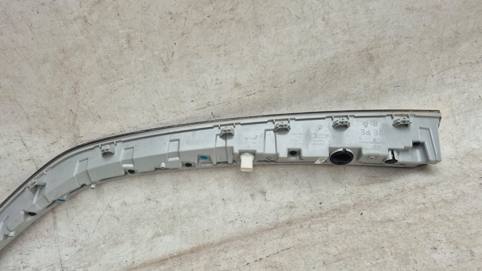 HYUNDAI IONIQ V 5 21- light right front front LED DRL right 92109-GI