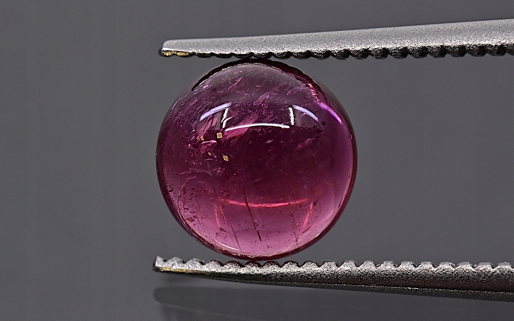 Turmalín kulatý kabošon fi 7,5 mm