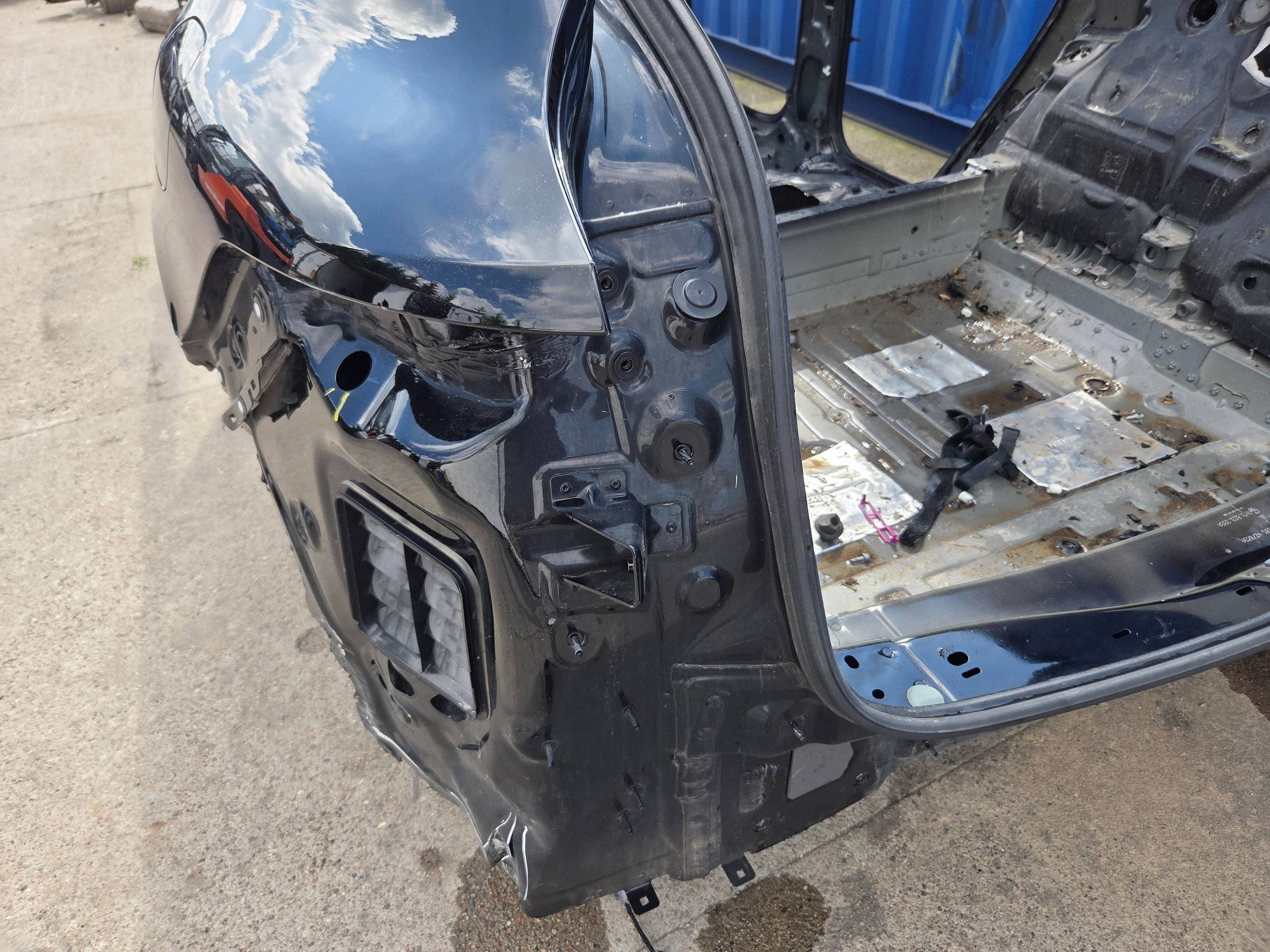 Porsche Cayenne 9Y0 2020r quarter rear left