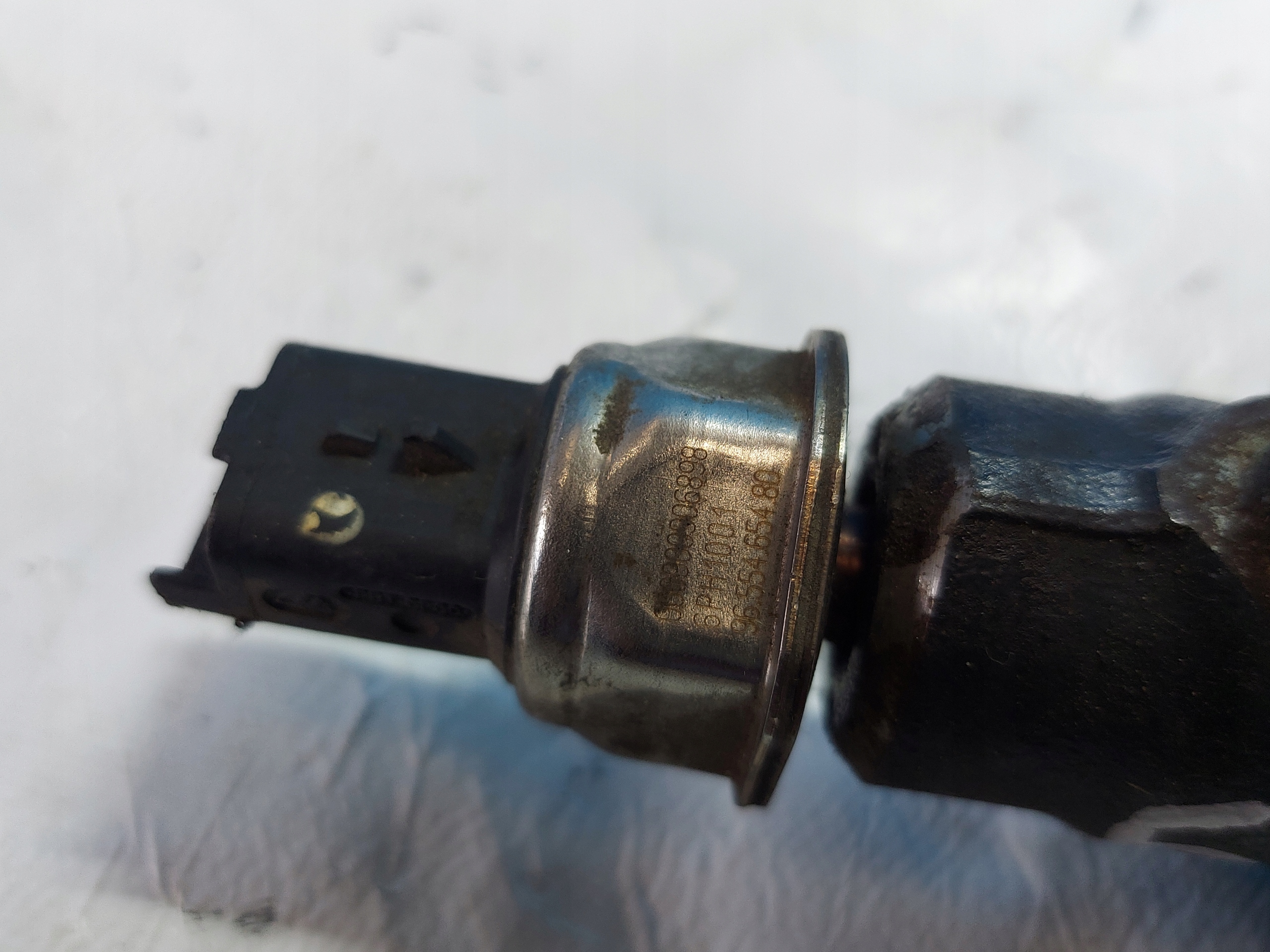Rampe injection CITROEN C2 1.4 HDI 9654592680