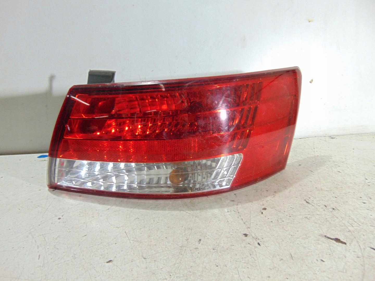 фонарь правый 4 пин Hyundai SONATA V