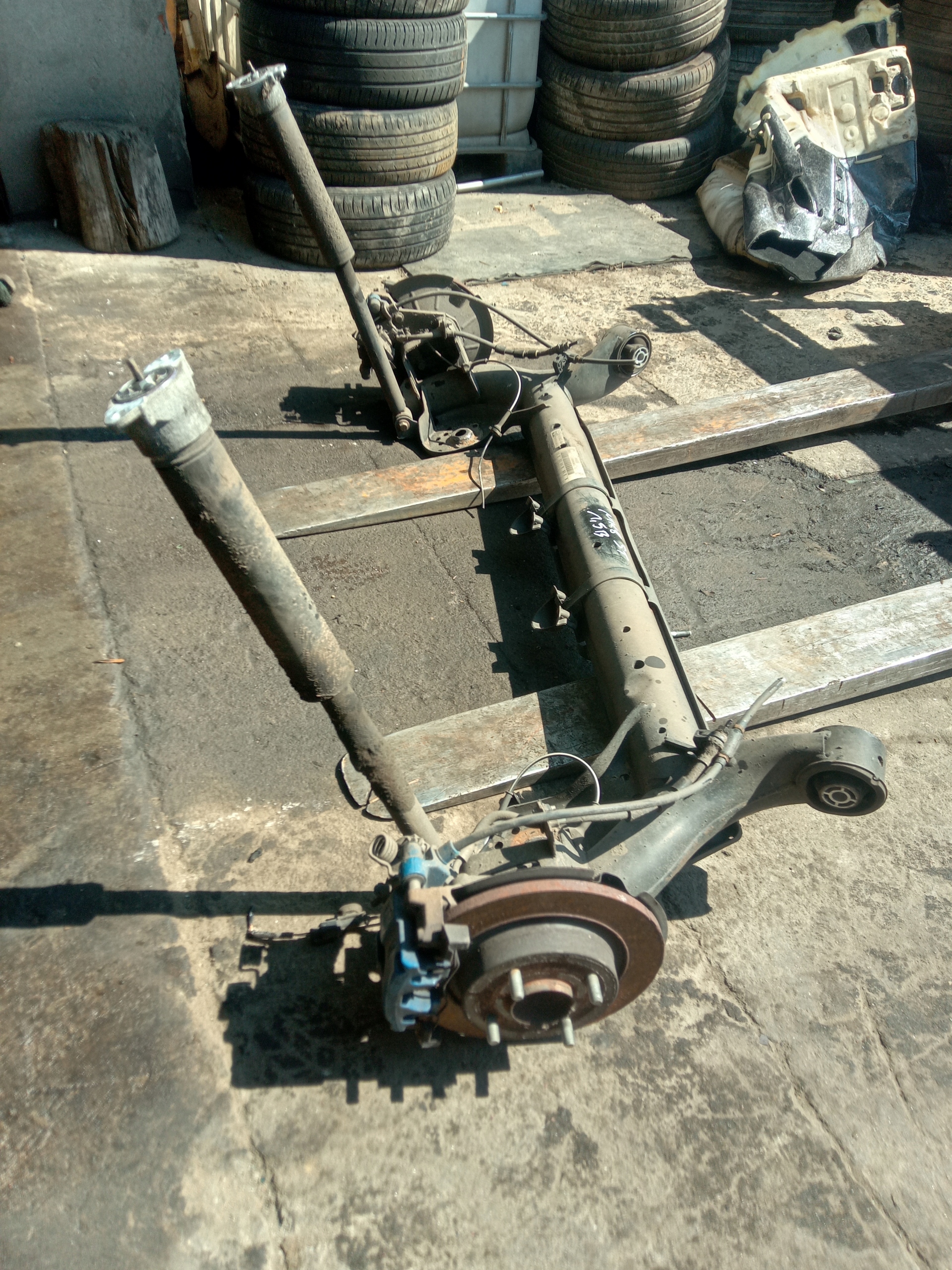 FORD FIESTA MK8 ZAWIESZENIE TYŁ TYLNE OŚ TARCZE ST Producent części Ford OE