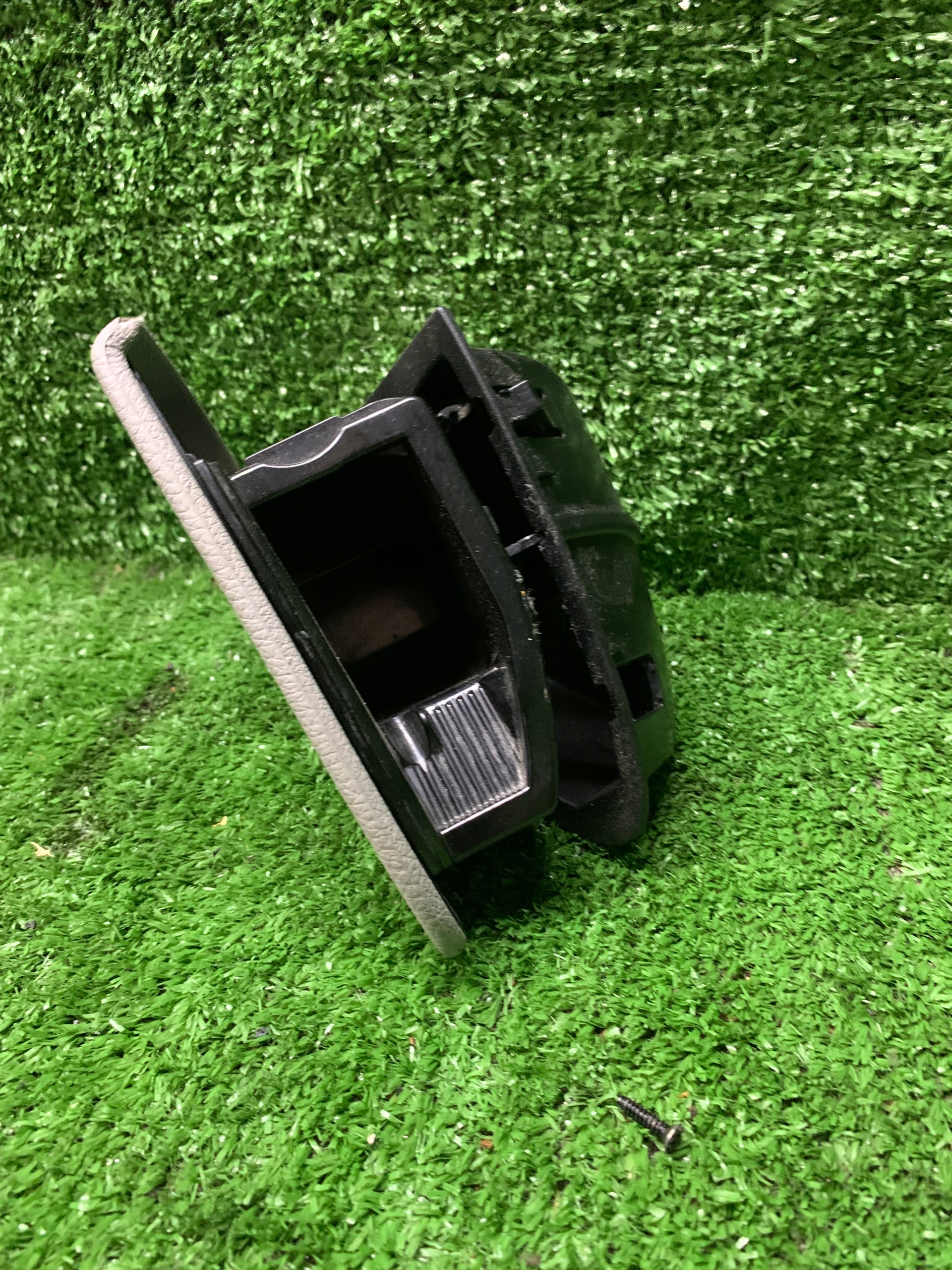 Cendrier Mercedes-Benz OE A2118100830