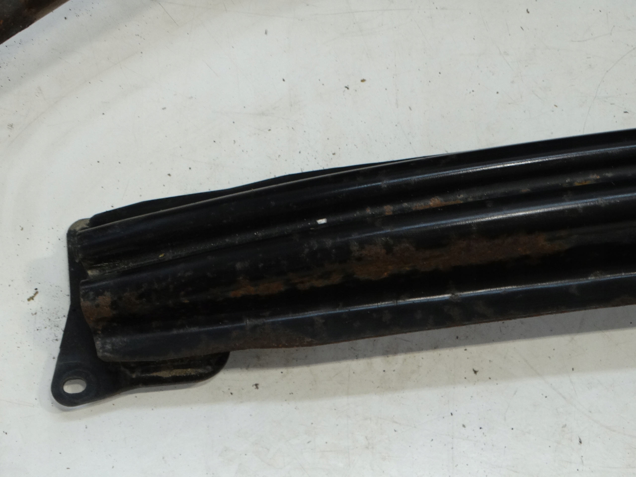 sider below bumper rear part VOLKSWAGEN GOLF VI plus 1K5807305A