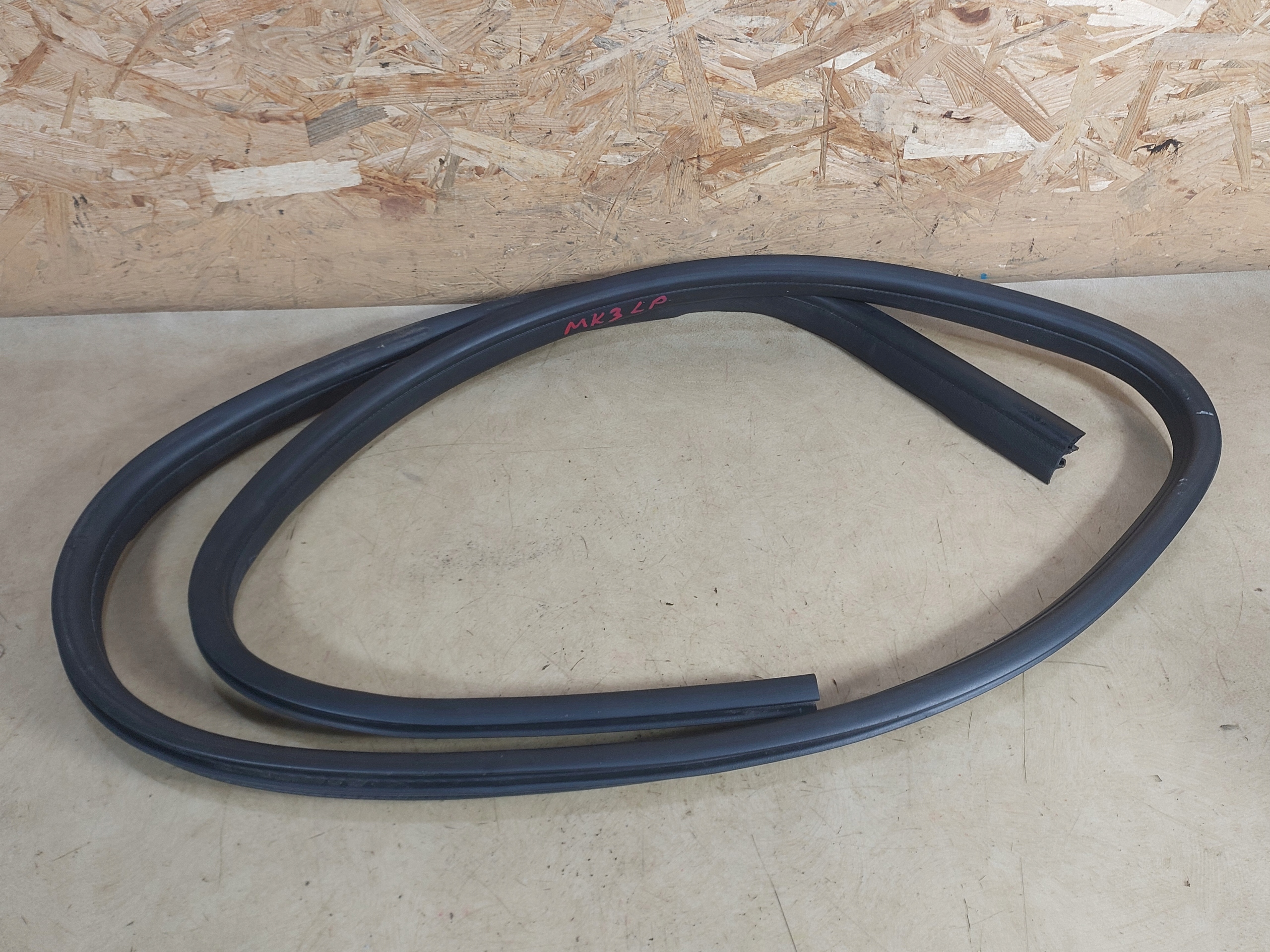 FOCUS MK3 USZCZELKA DRZWI LEWY PRZÓD