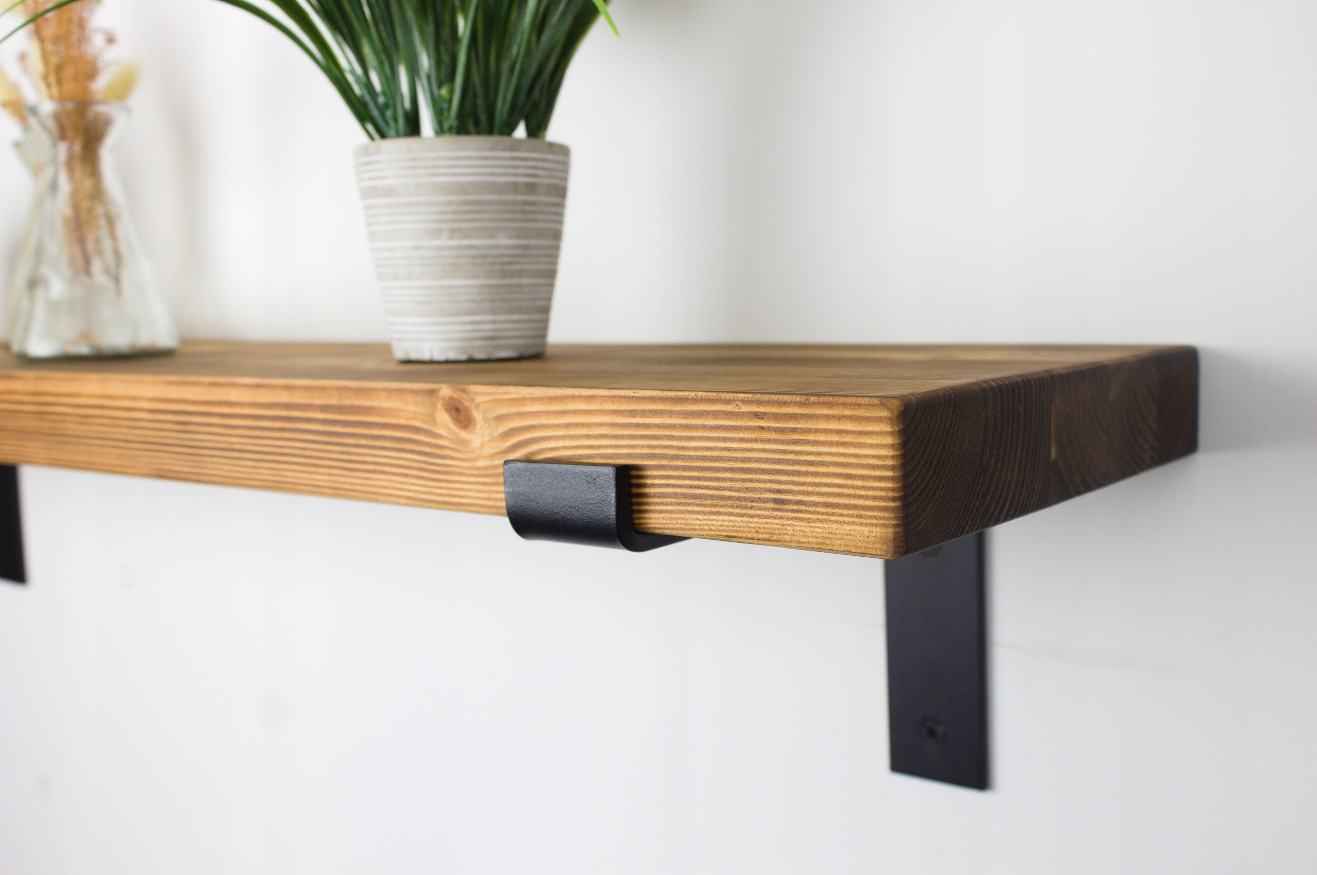 Hrubá nástenná borovicová polica Loft 100 cm x 30 cm Industriálna