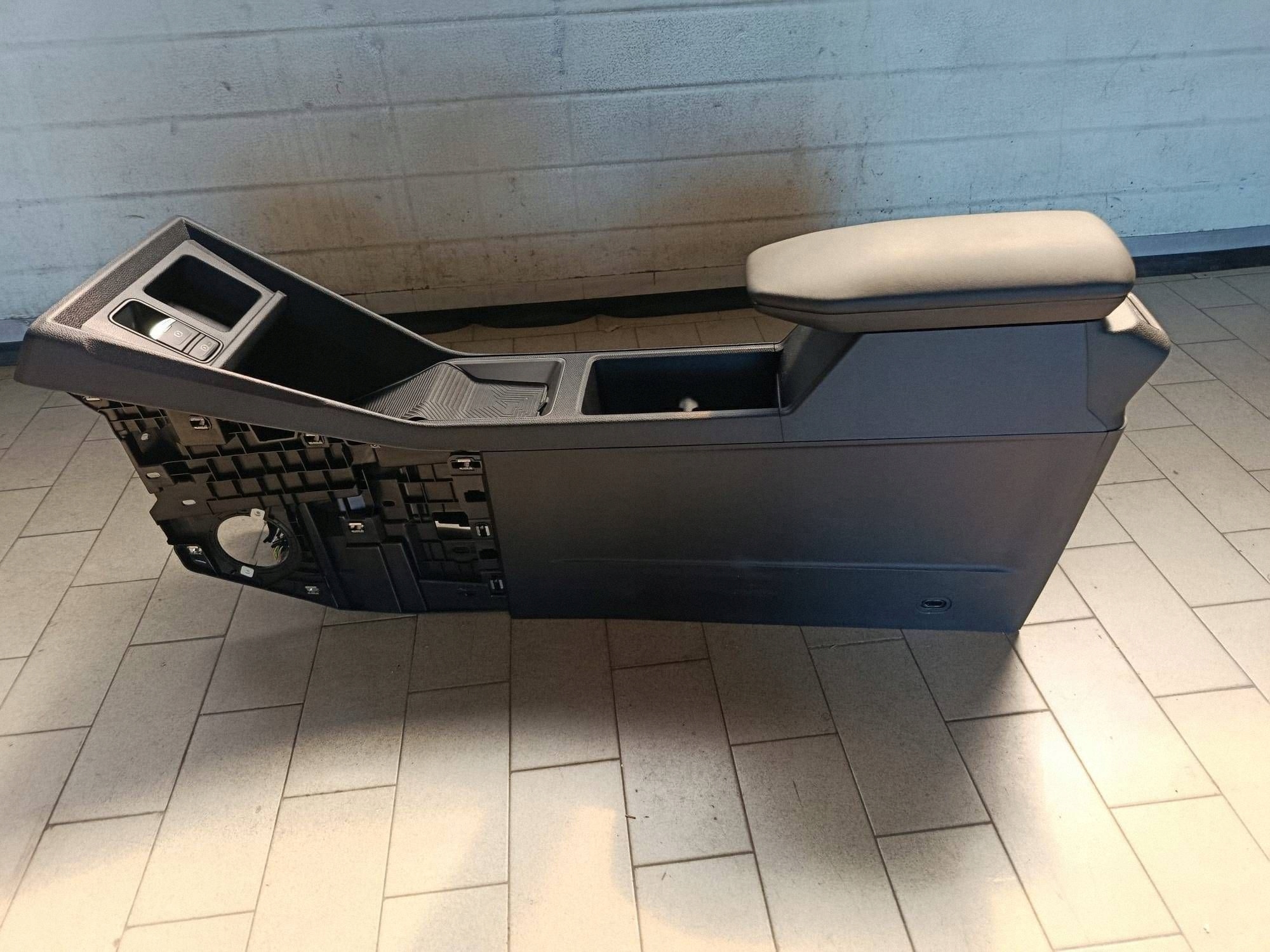 bracciolo TUNEL consolle Renault 4 E-TECH come nuovo!