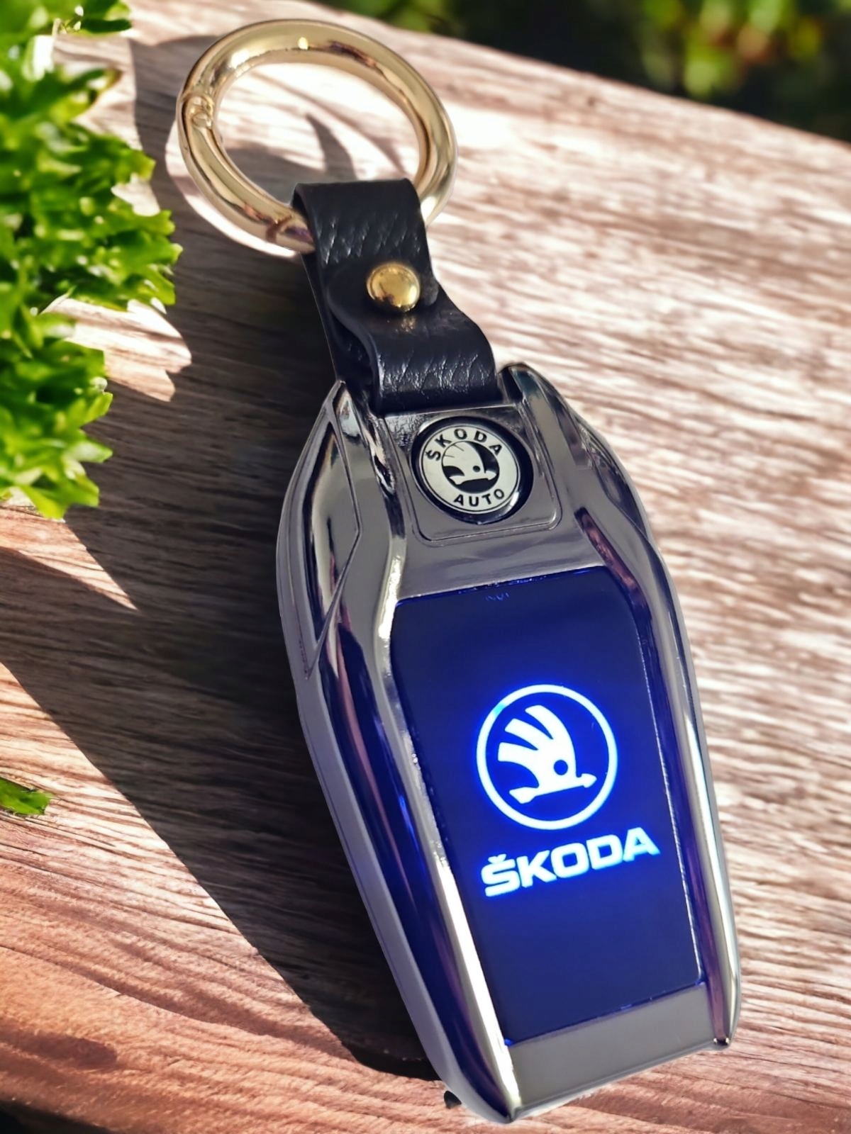 SKODA ZAPALNICZKA ŻAROWA ELEGANCKI BRELOK DO KLUCZY LOGO LED ETUI KOKARDKA EAN (GTIN) 5905090471615