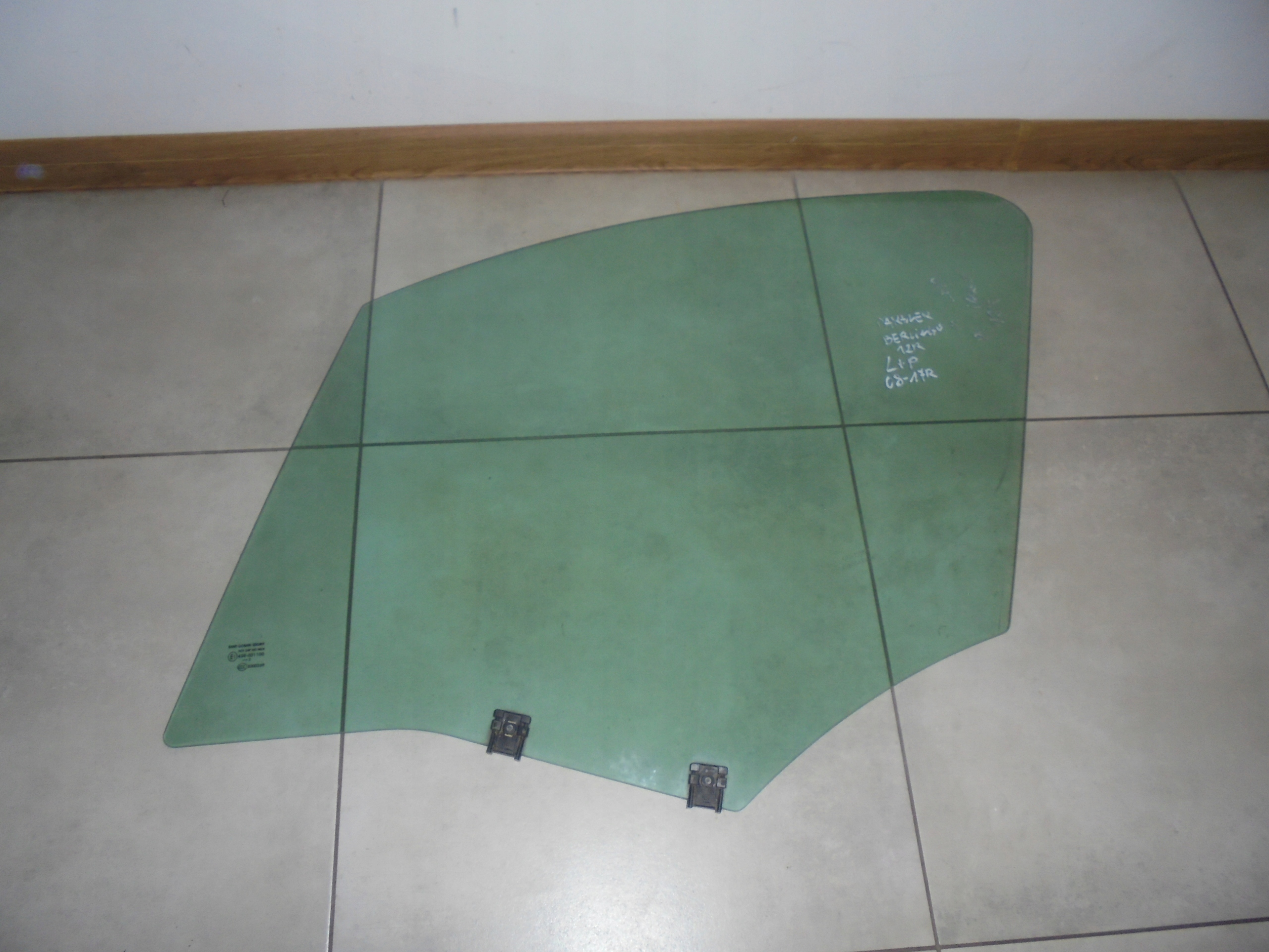 43R-001100 - Скло переднє ліве CITROEN Berlingo 2012r PARTNER