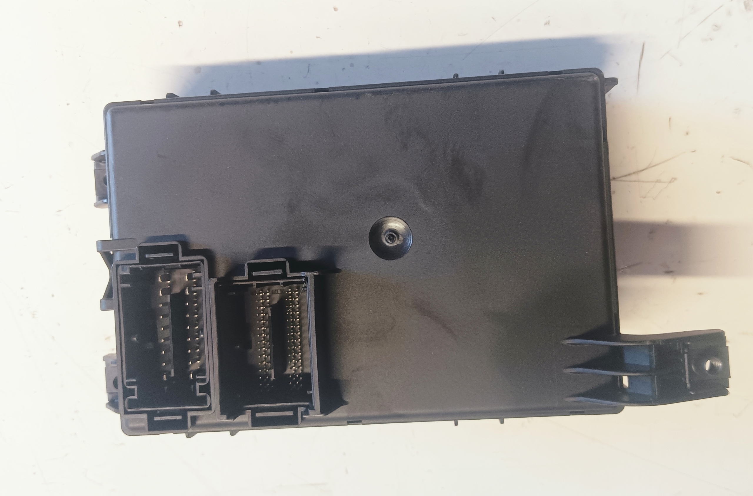 Module fusibles opel CORSA D 13382214