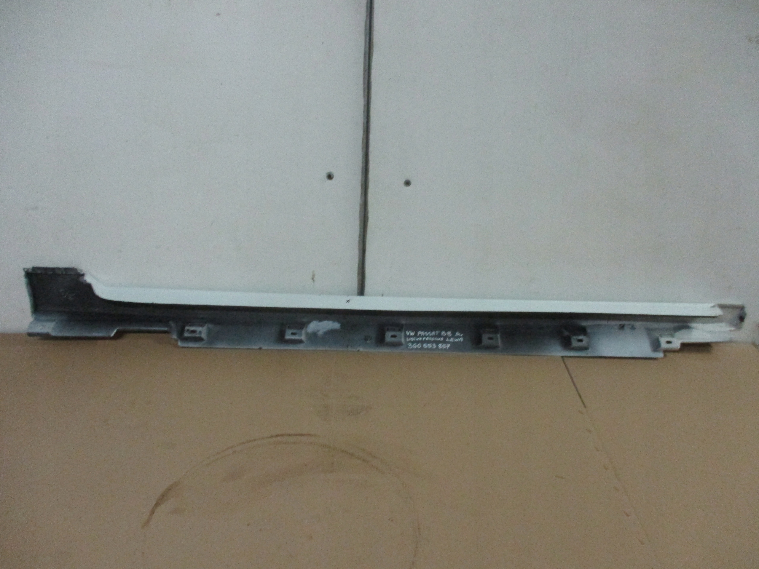 moulding threshold left VW Passat B8 3G0853857