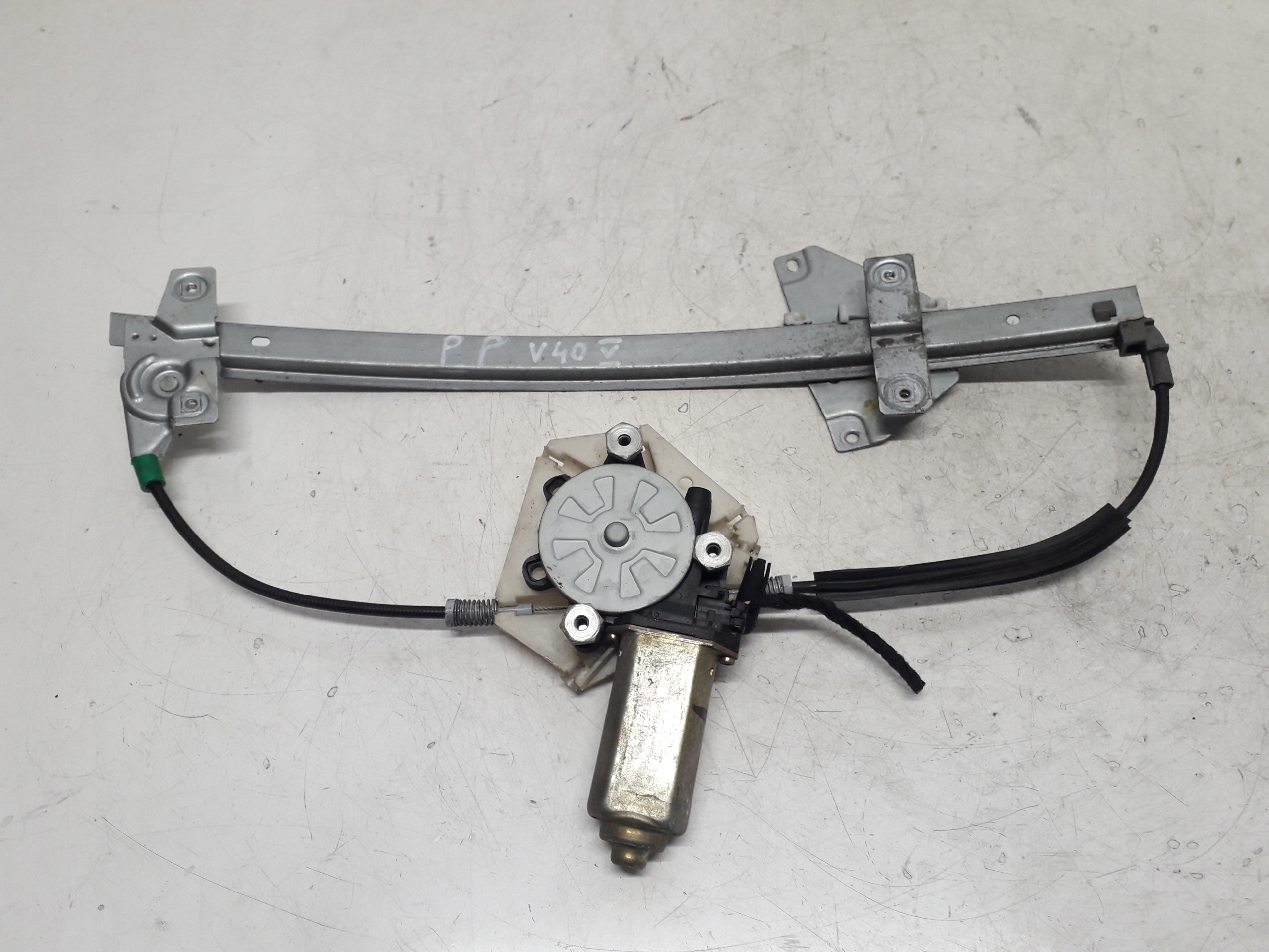 VOLVO V40 S40 95-04 PODNOŚNIK MECHANIZM SZYB Z SILNICZKIEM PRAWY PRZÓD