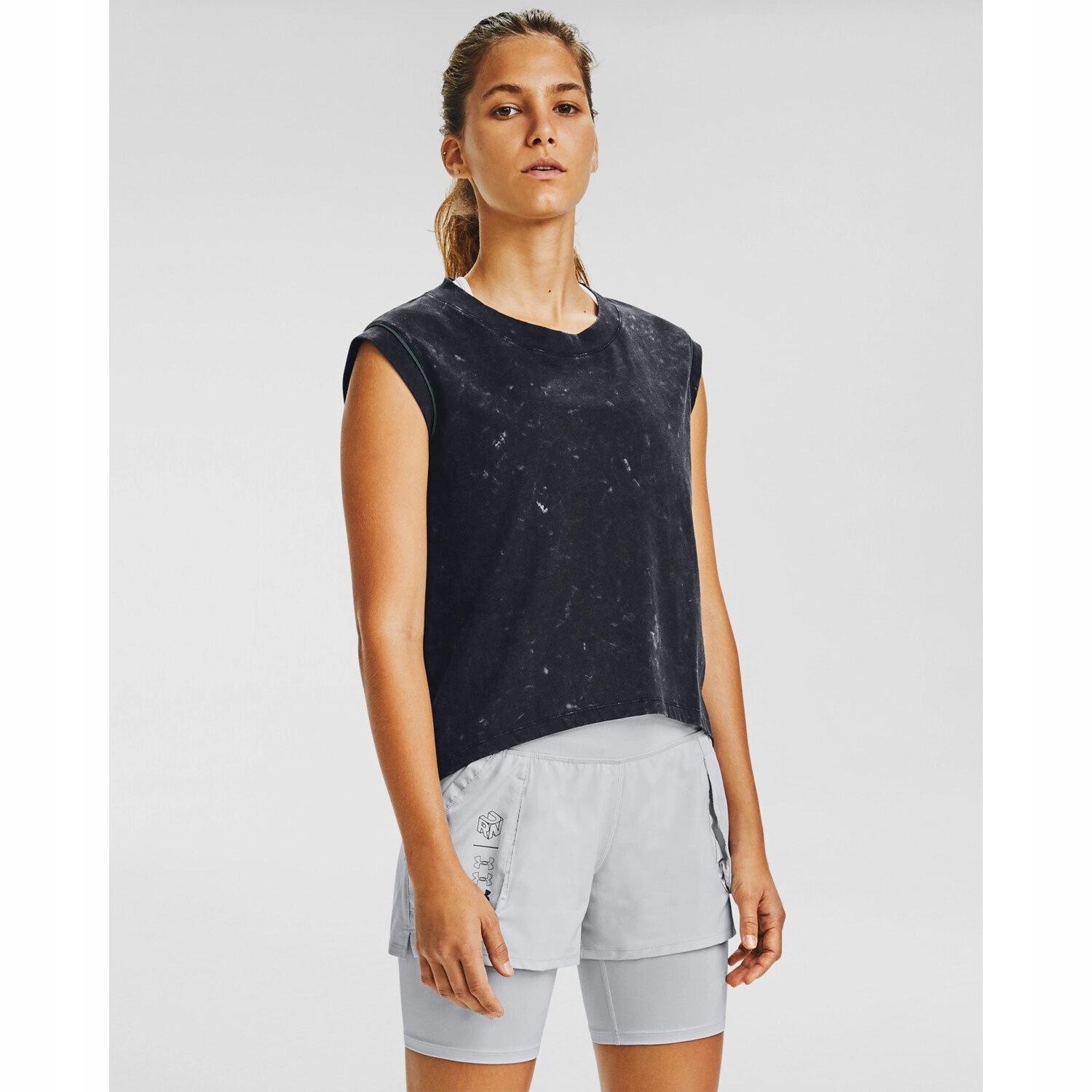 UNDER ARMOUR Damska Koszulka TOP 1356220 - L Kolekcja Under Armour RUN ANYWHERE SS