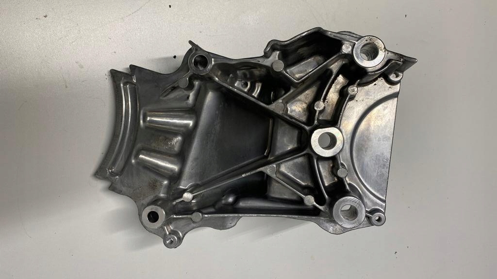 VOLVO XC40 T3 1.5 HYBRYDA engine mount holder