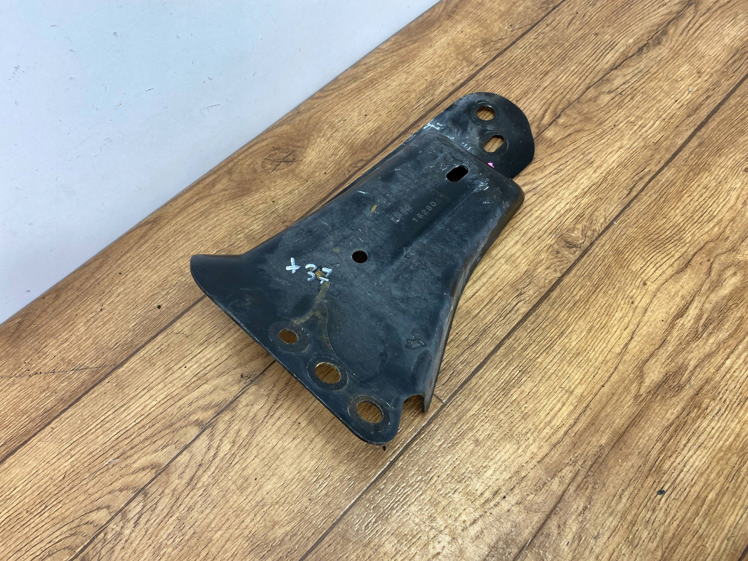 pillar bracket holder metallic Dodge Charger 2015+