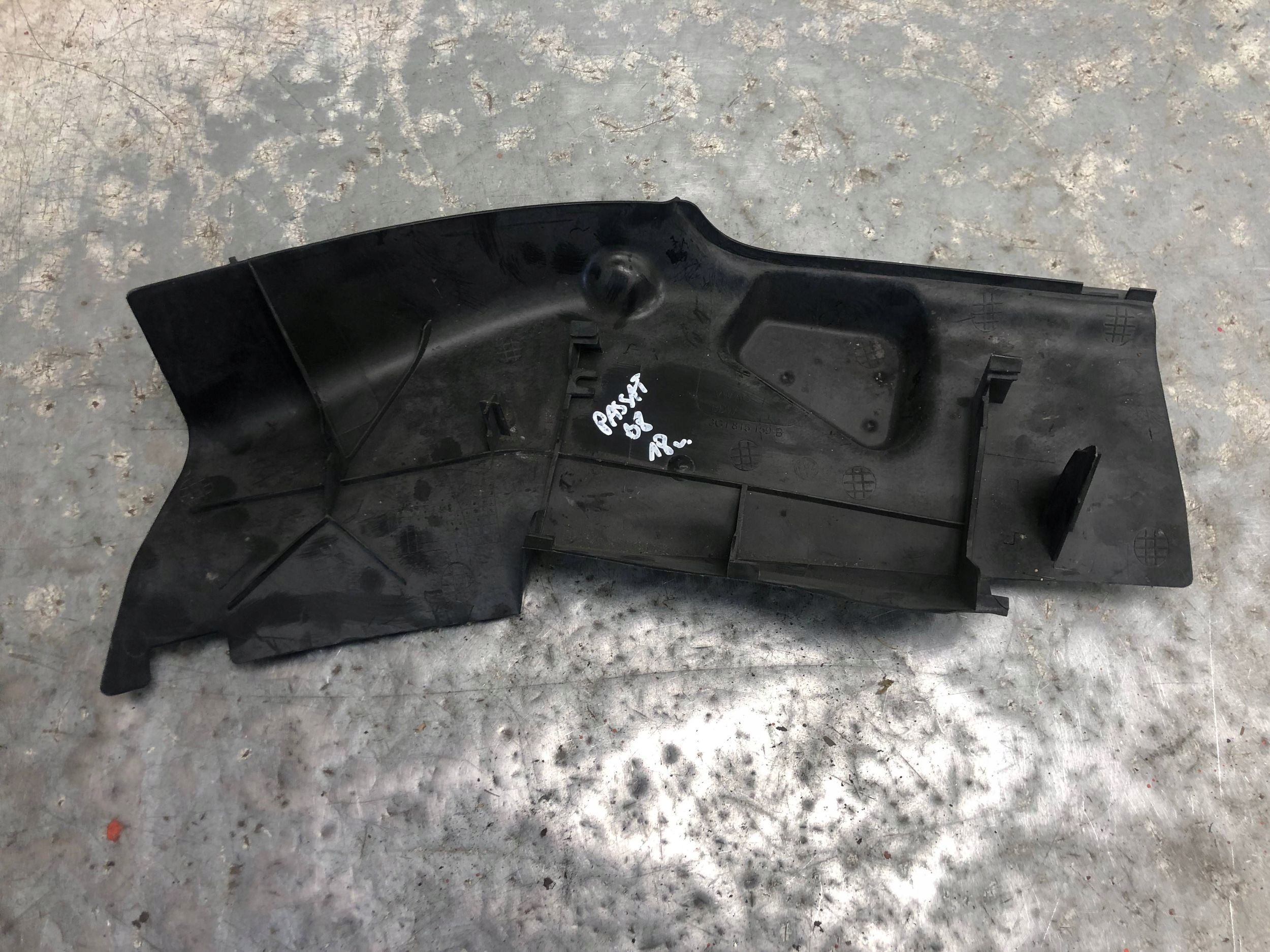 cover RYNNA under the window VW PASSAT B8 3G1815159B