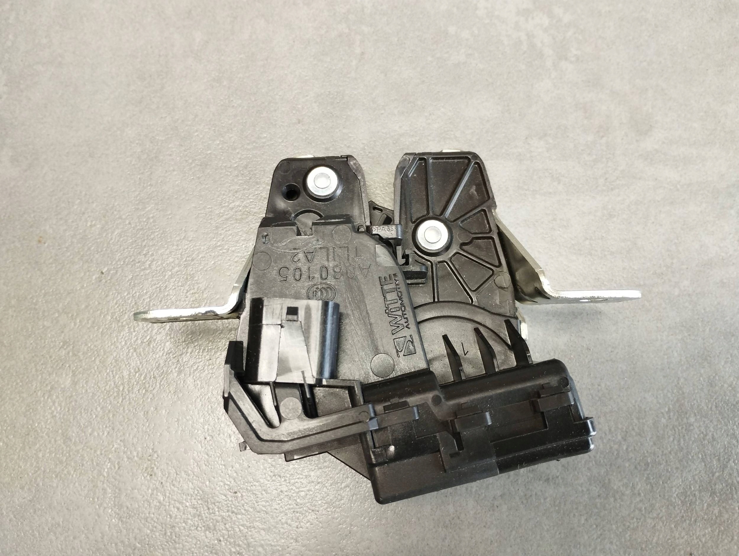 Mercedes-Benz B W246 W242 lock bonnet rear part