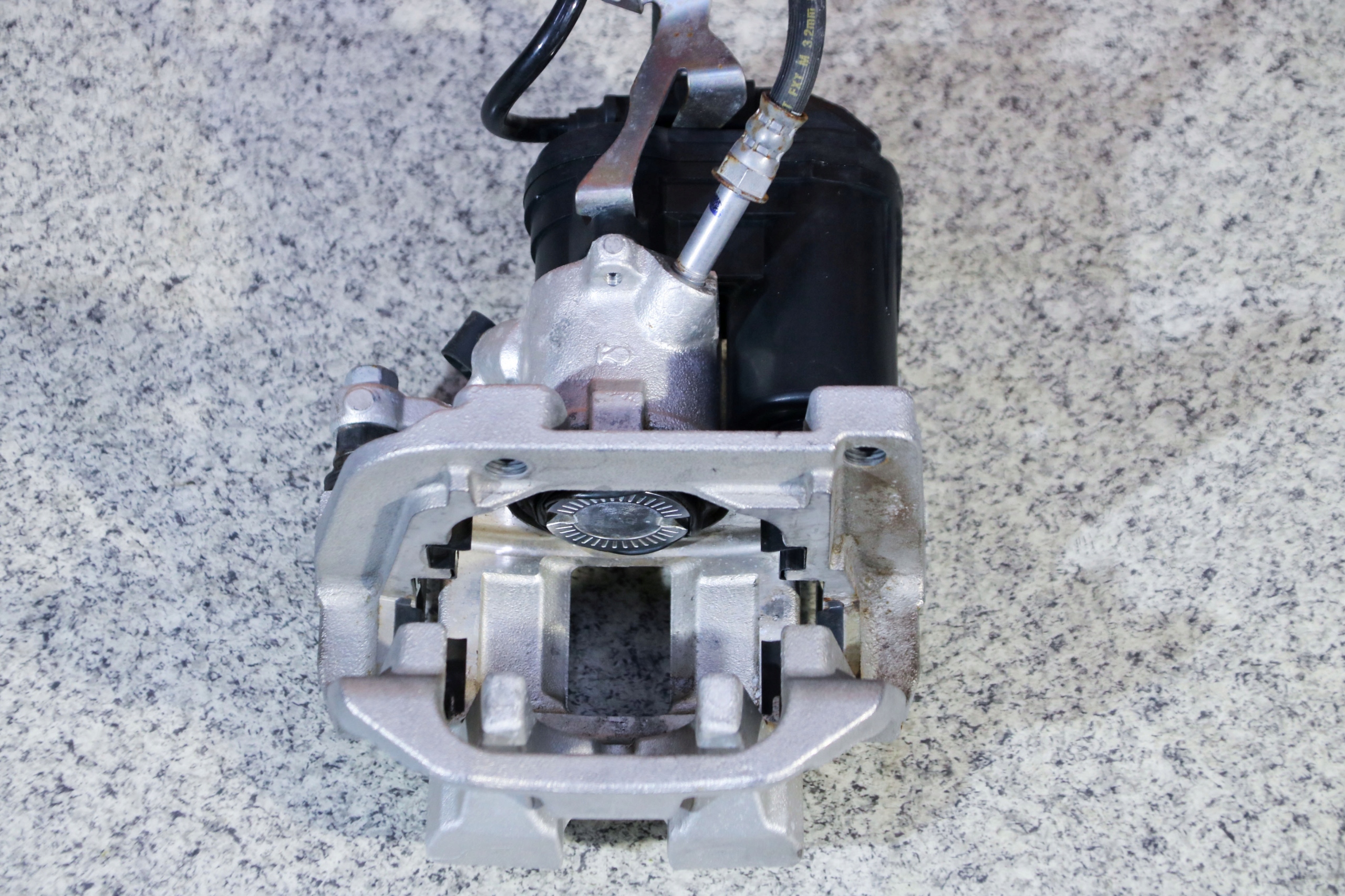 BMW G20 G21 caliper brake left rear part rear 42/20/330 9 km !!!