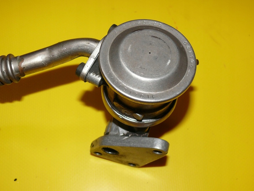 trubka ventilu egr ventil AUDI A6 C5 2.4 V6
