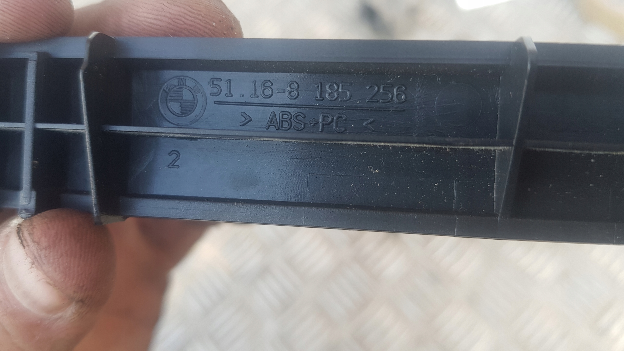 BMW E39 DEKOR du tableau de bord ROZDZIELCZEJ 8185256