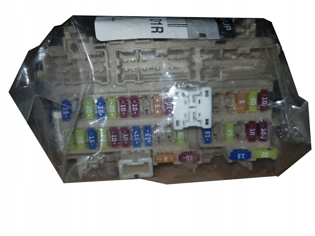 SKRZYNKA BEZPIECZNIKÓW RENAULT KADJAR 243808901R Producent części Renault OE