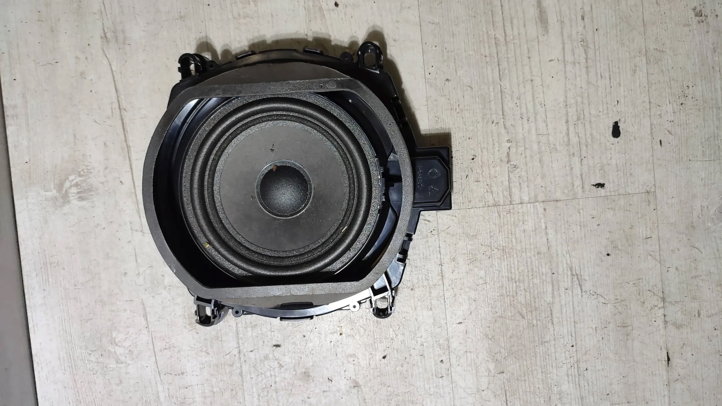 BMW X3 F25 15r 2.0d speaker