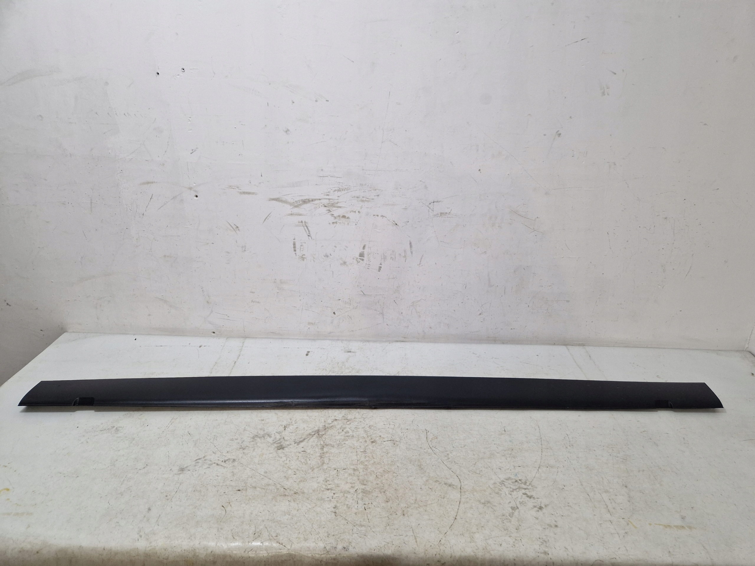 DODGE CHALLENGER 15- right moulding threshold 68185192AF